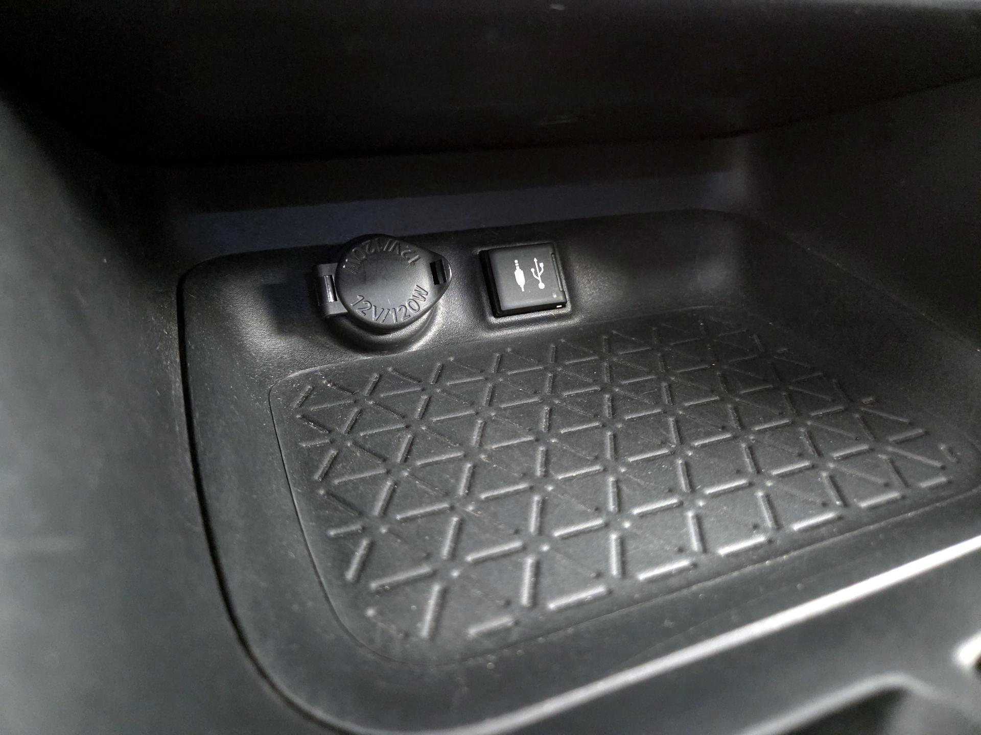 Thumbnail: 2019 Toyota RAV4 - 18