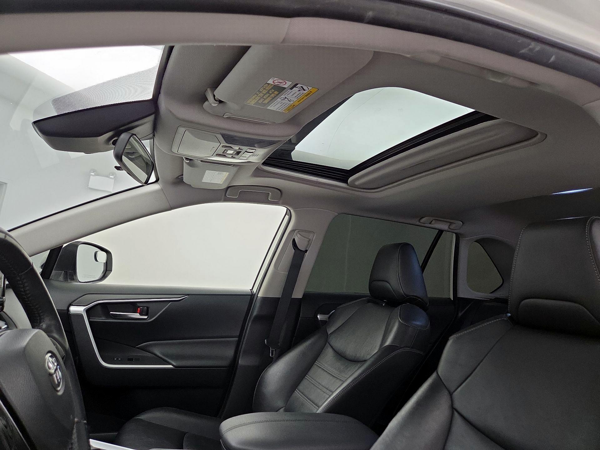 Thumbnail: 2019 Toyota RAV4 - 19