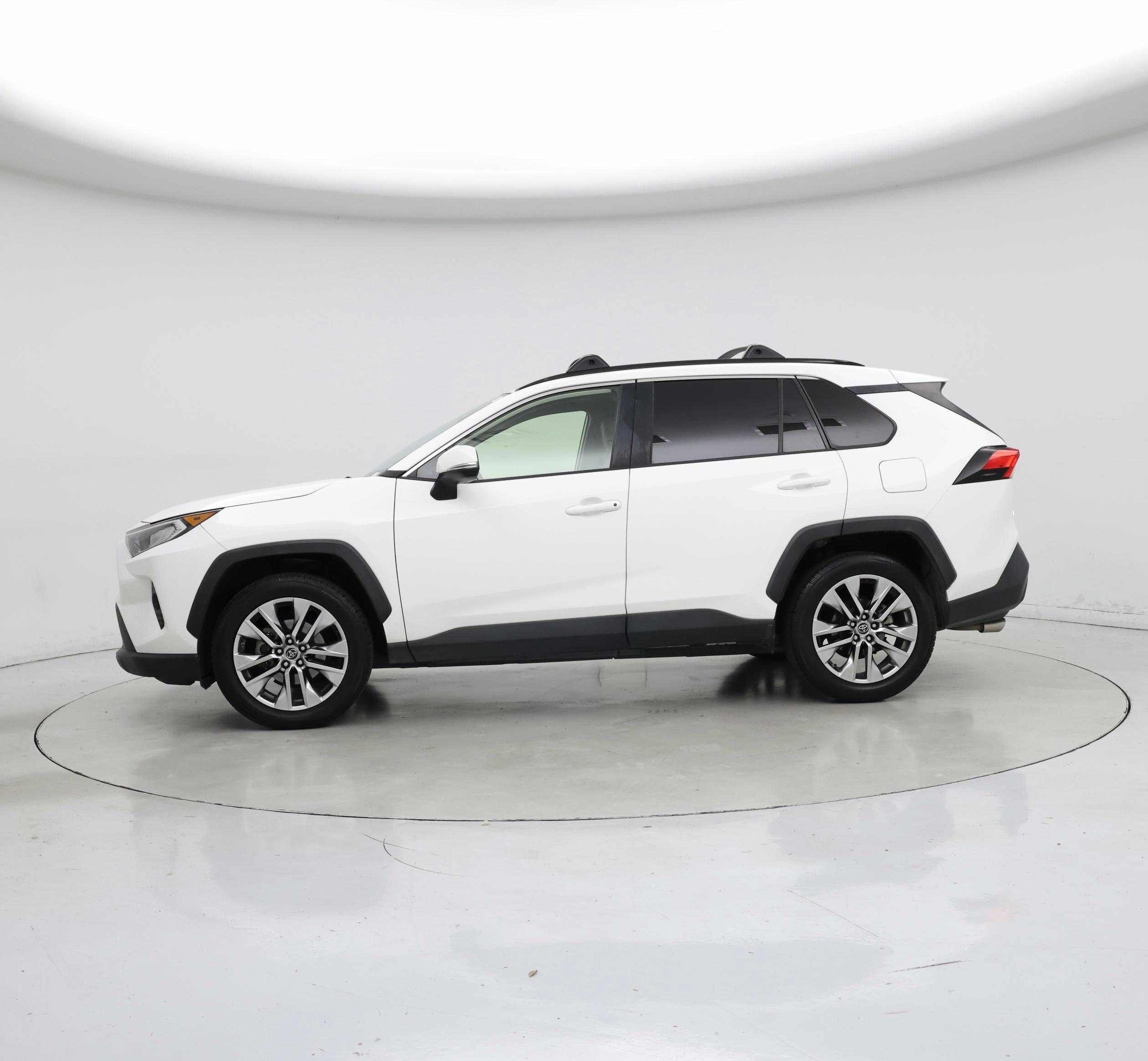 Thumbnail: 2019 Toyota RAV4 - 3