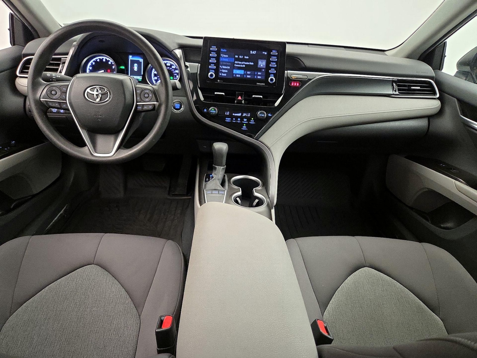 2024 Toyota Camry LE - Photo 10