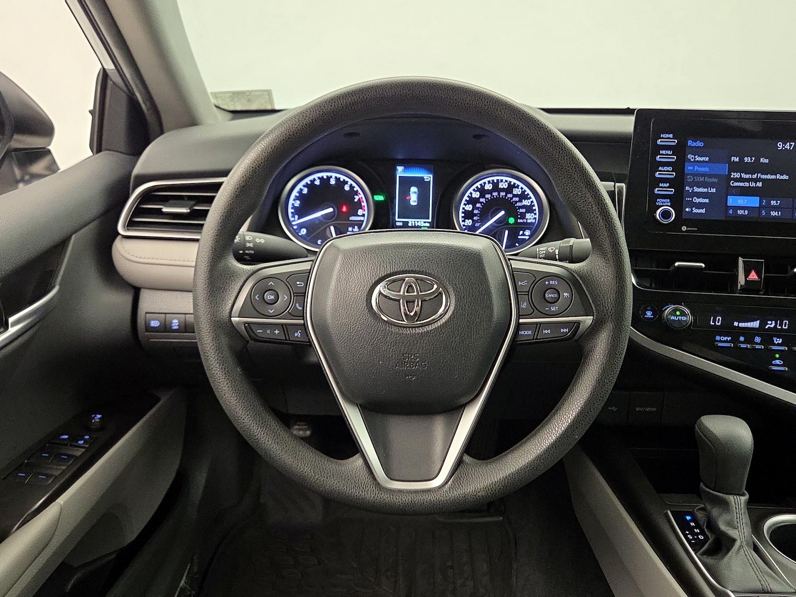 2024 Toyota Camry LE - Photo 11