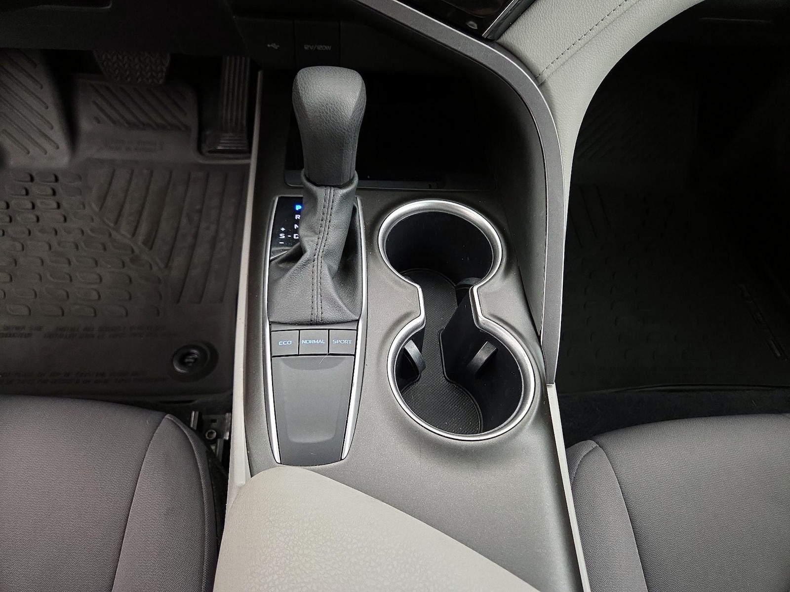 2024 Toyota Camry LE - Photo 18