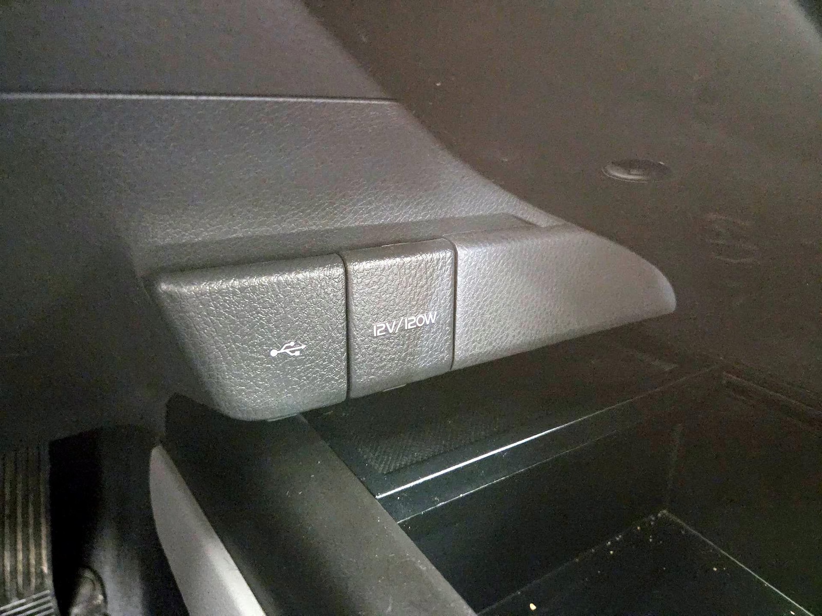 2024 Toyota Camry LE - Photo 19