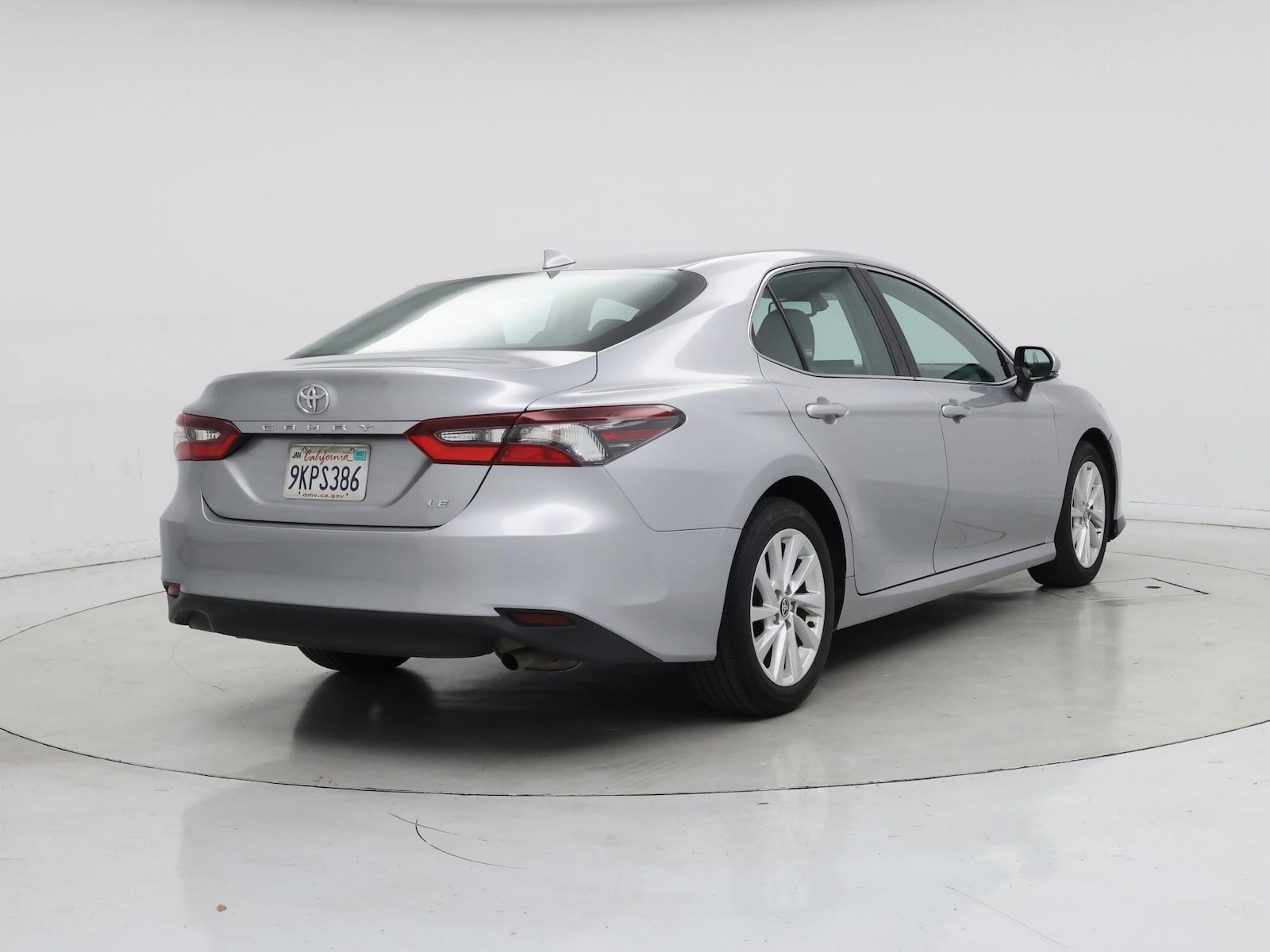 2024 Toyota Camry LE - Photo 9