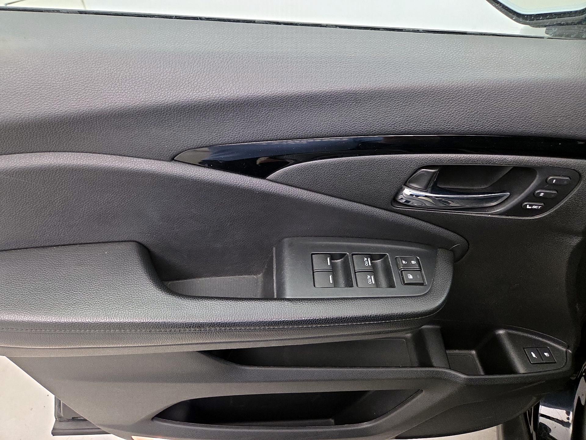 Thumbnail: 2020 Honda Pilot - 12