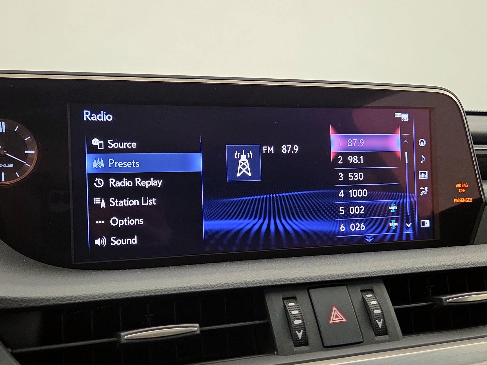 Thumbnail: 2021 Lexus ES - 15