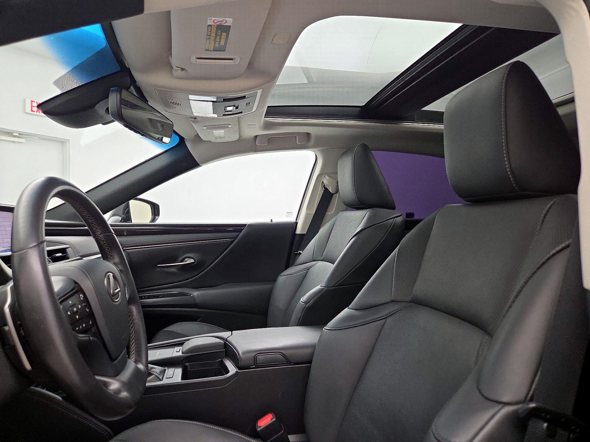 Thumbnail: 2021 Lexus ES - 19