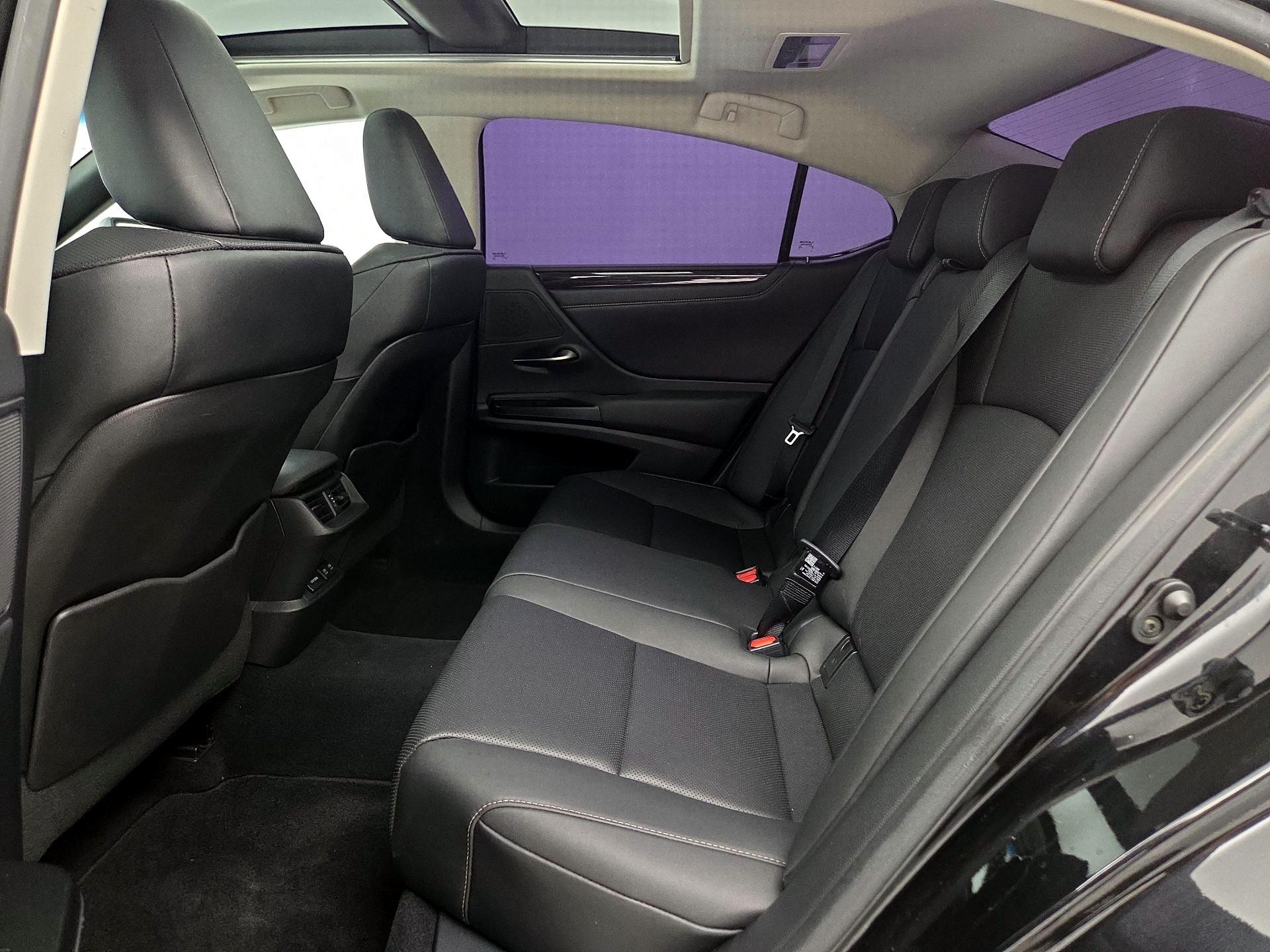 Thumbnail: 2021 Lexus ES - 20