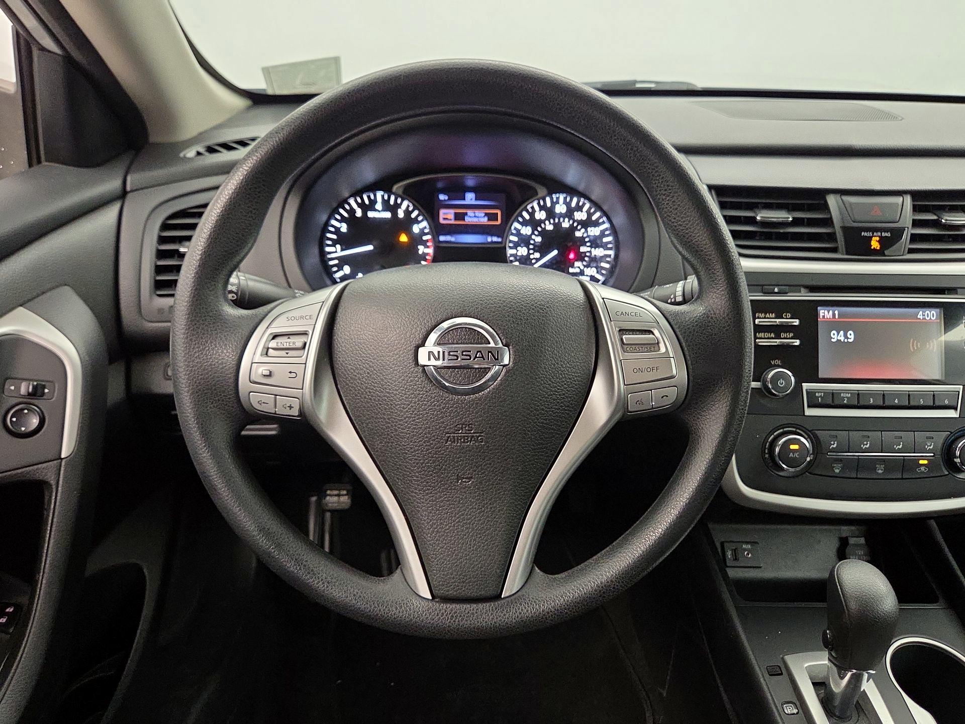 Thumbnail: 2016 Nissan Altima - 10
