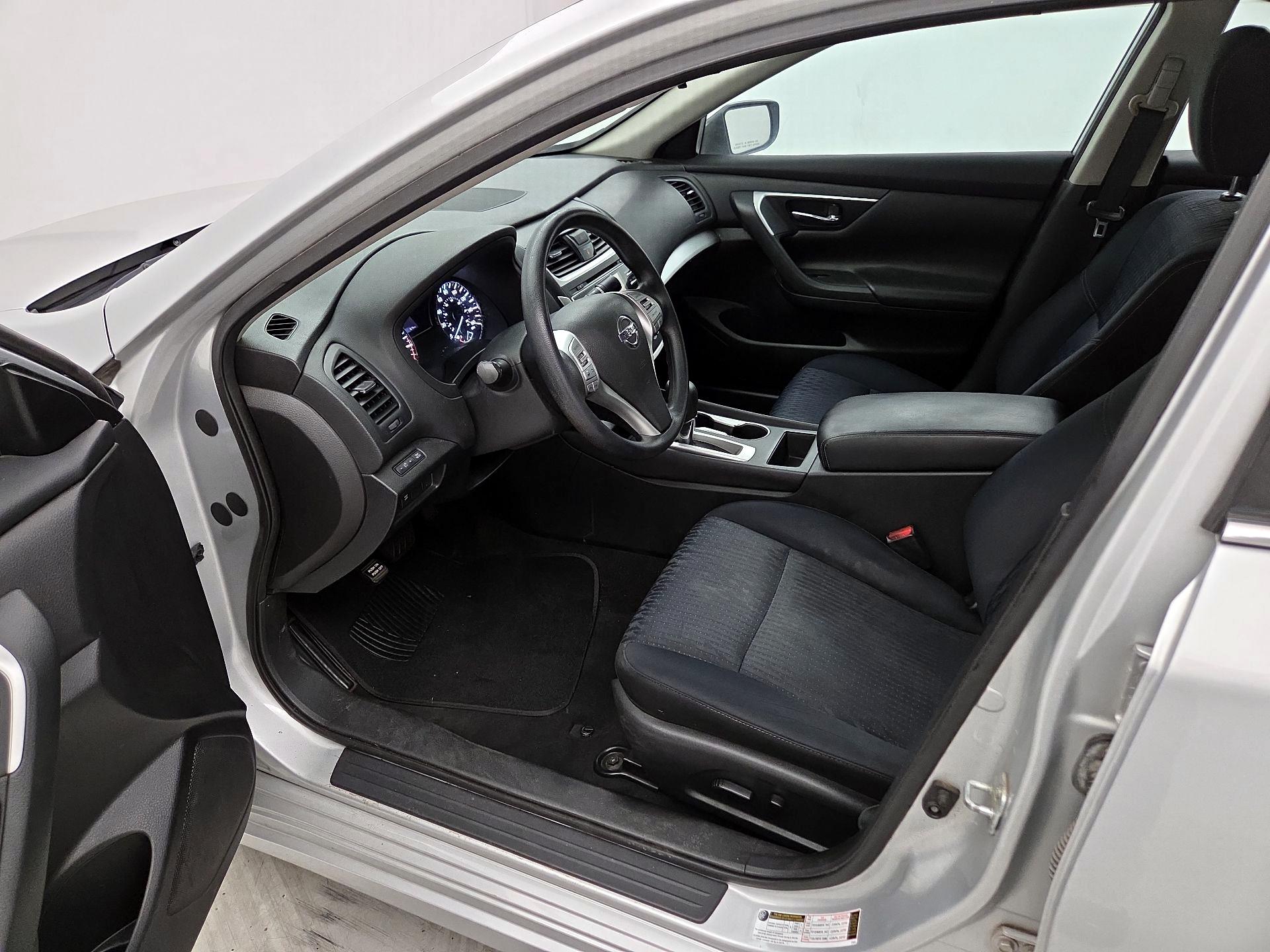 Thumbnail: 2016 Nissan Altima - 11