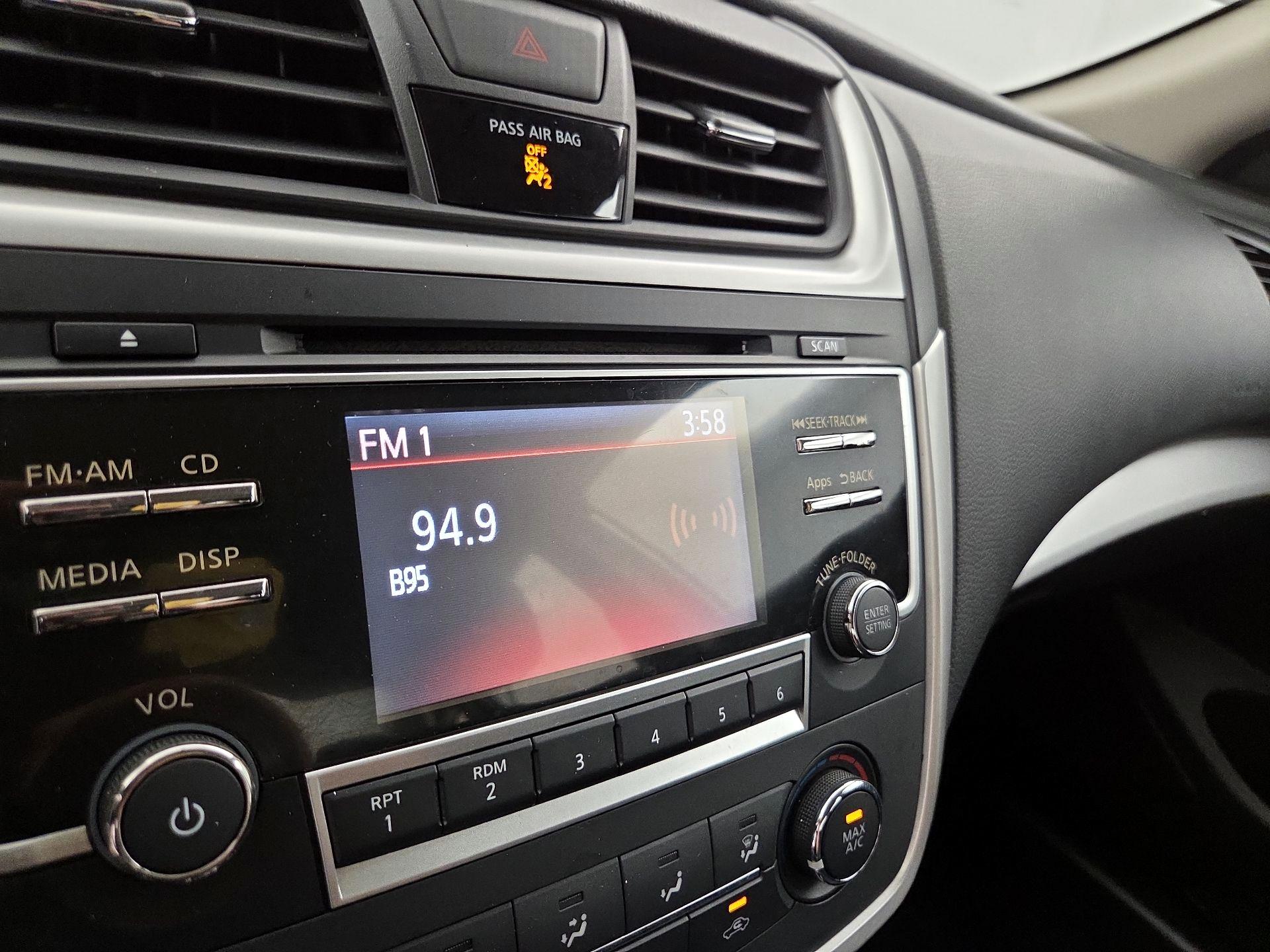 Thumbnail: 2016 Nissan Altima - 15