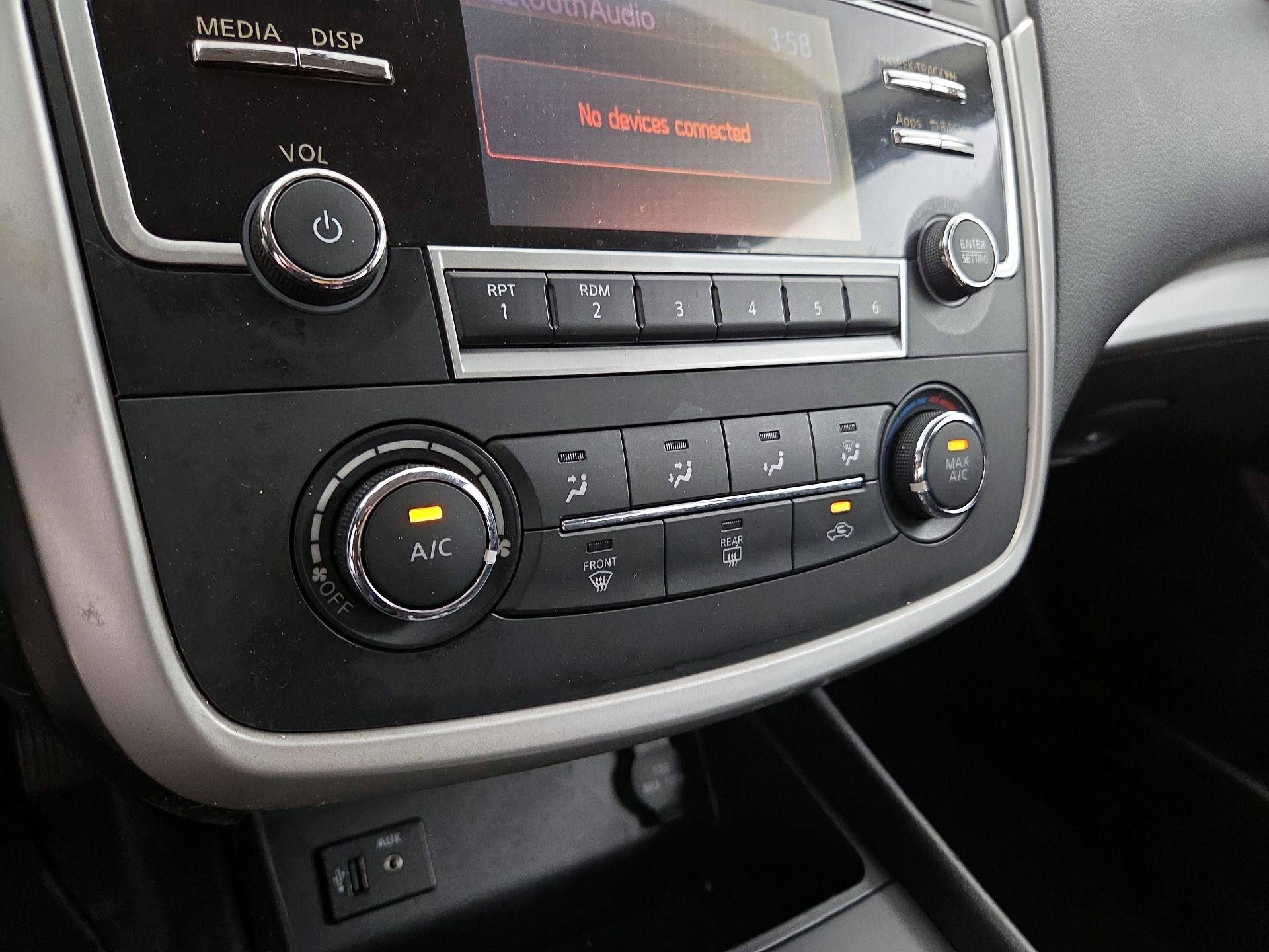 Thumbnail: 2016 Nissan Altima - 16