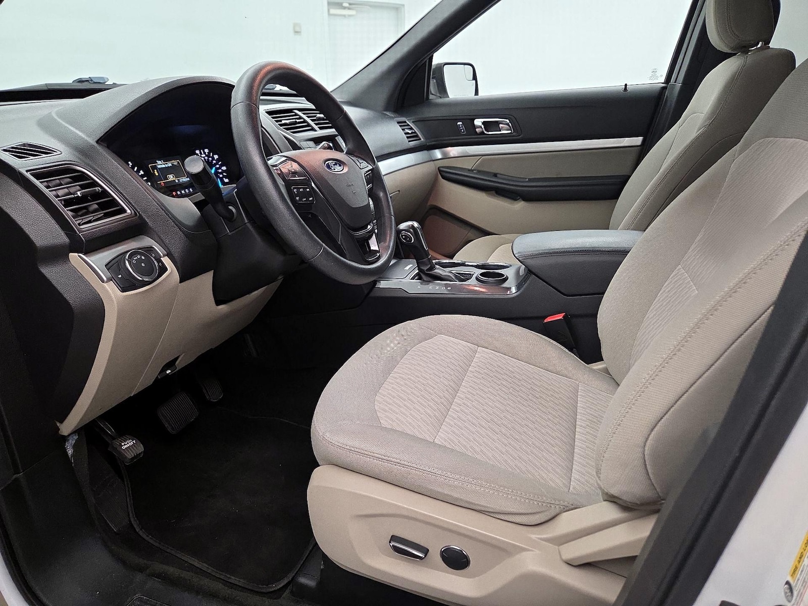 2018 Ford Explorer Base - Photo 12