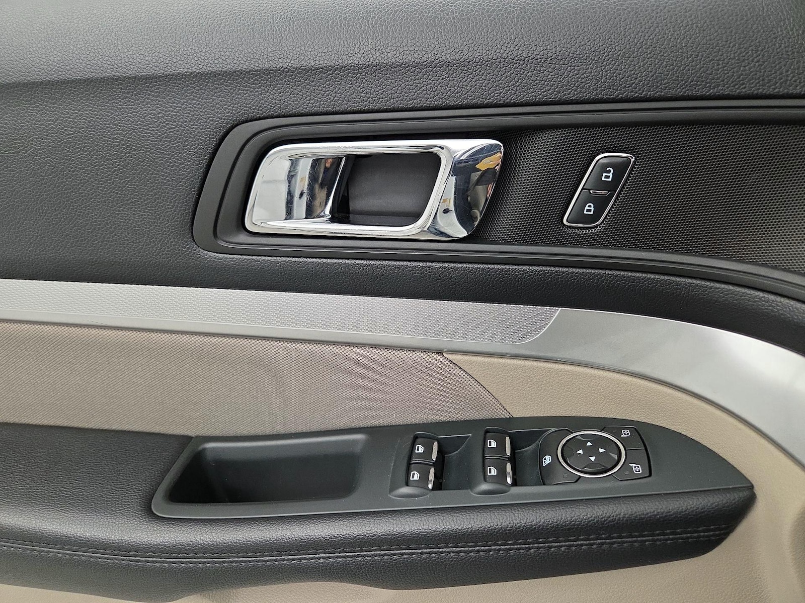 2018 Ford Explorer Base - Photo 13