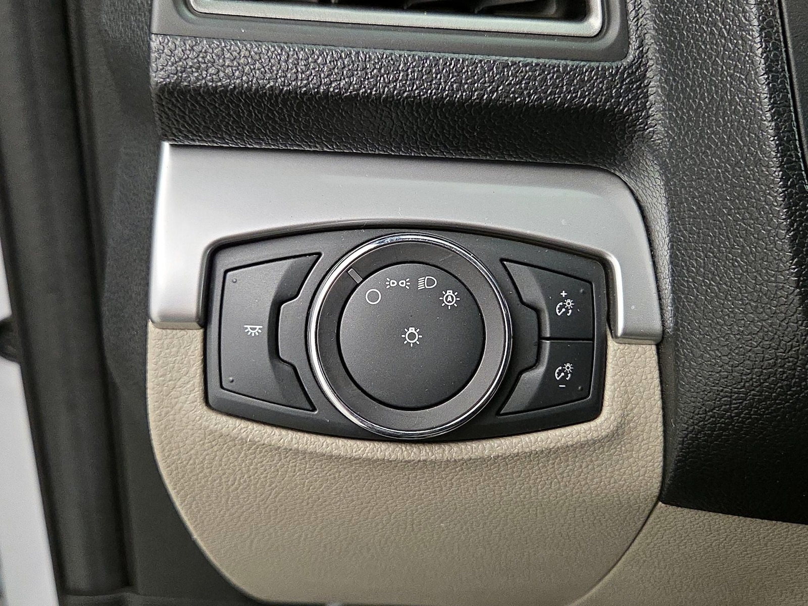 2018 Ford Explorer Base - Photo 14