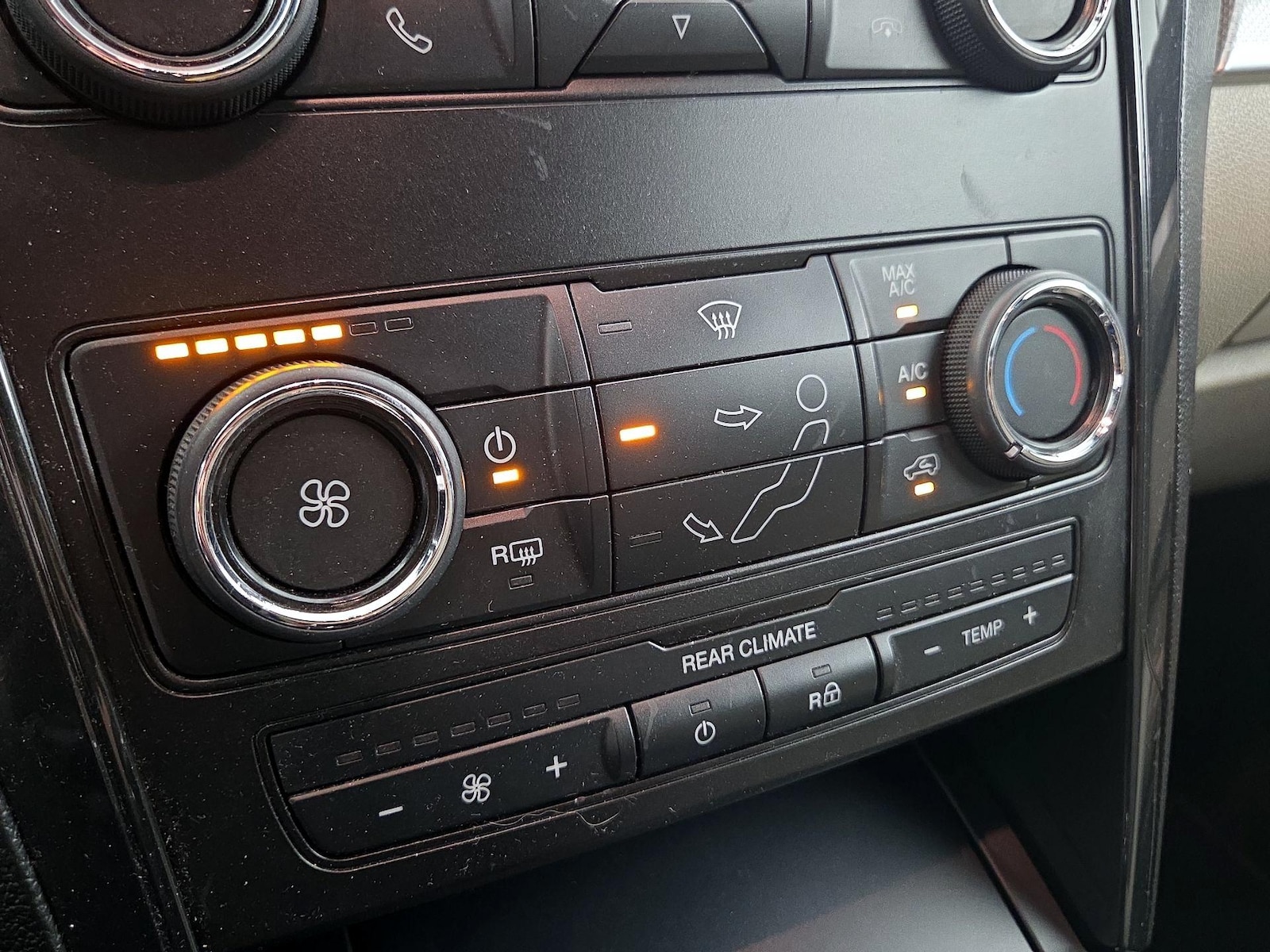 2018 Ford Explorer Base - Photo 17