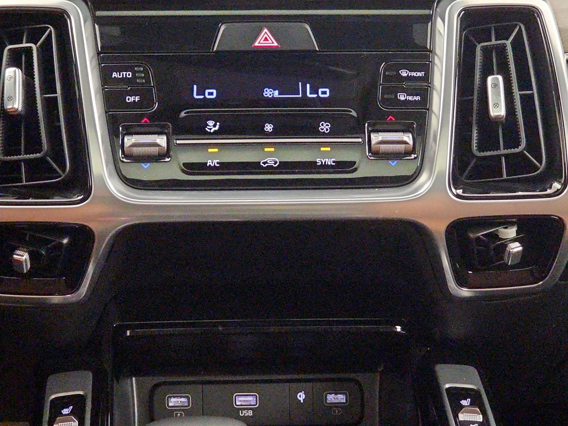 Thumbnail: 2023 Kia Sorento - 17
