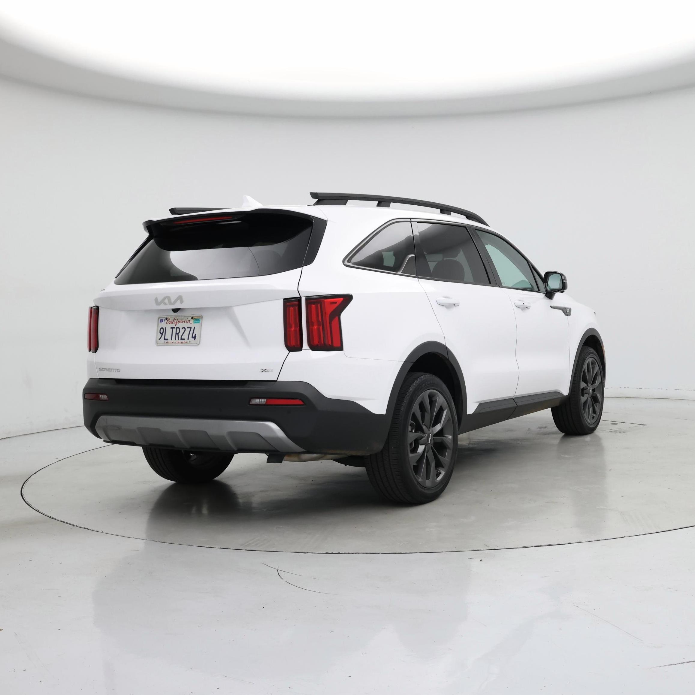 Thumbnail: 2023 Kia Sorento - 8