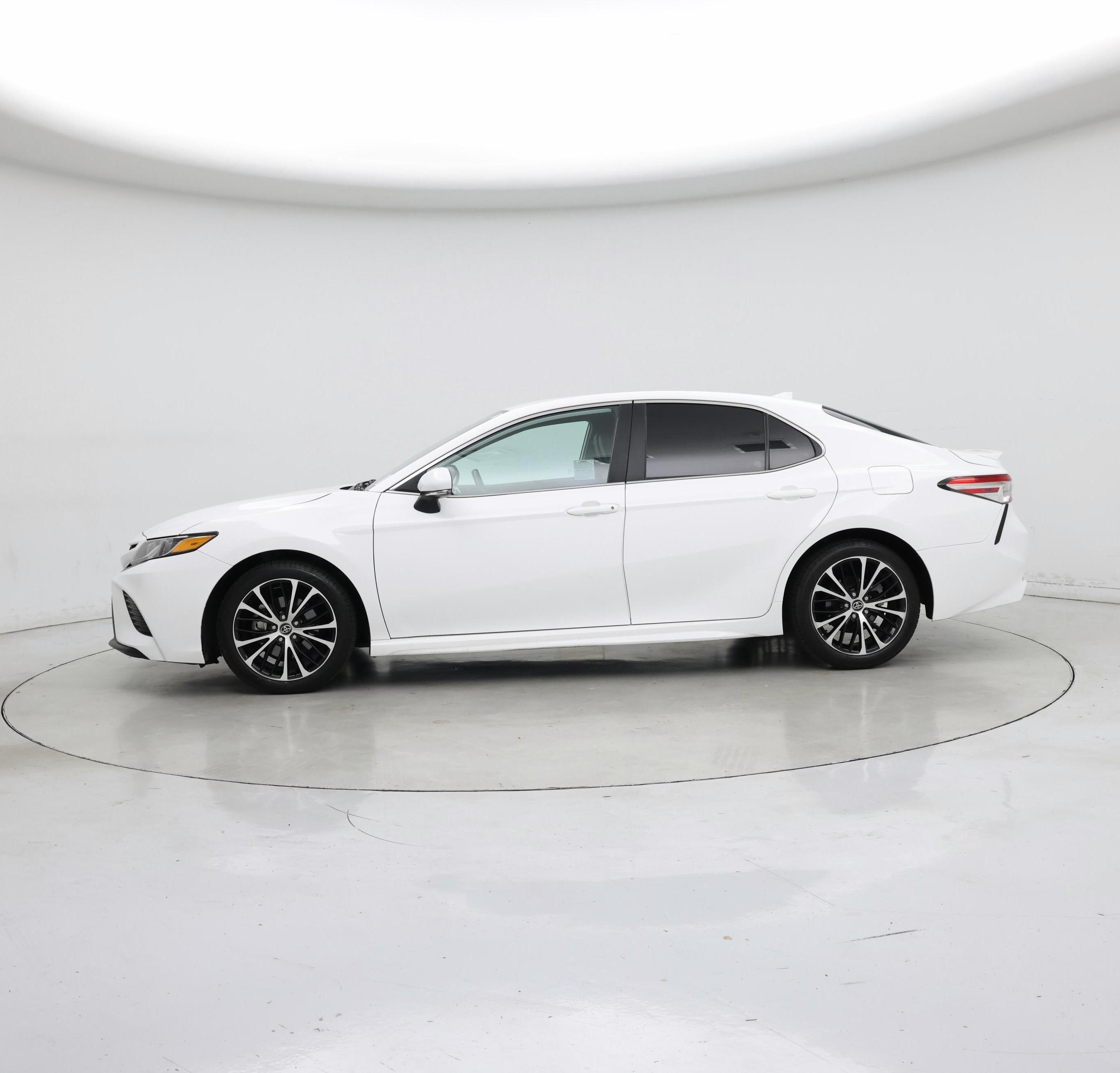 Thumbnail: 2020 Toyota Camry - 3