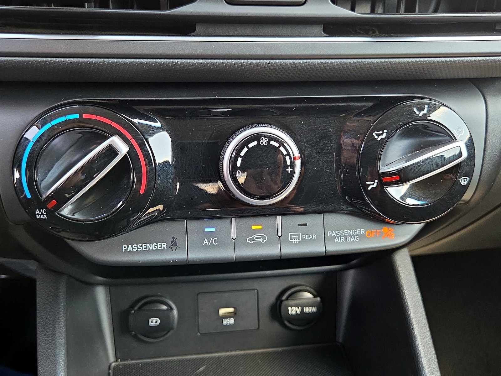 2023 Hyundai Kona SEL - Photo 16