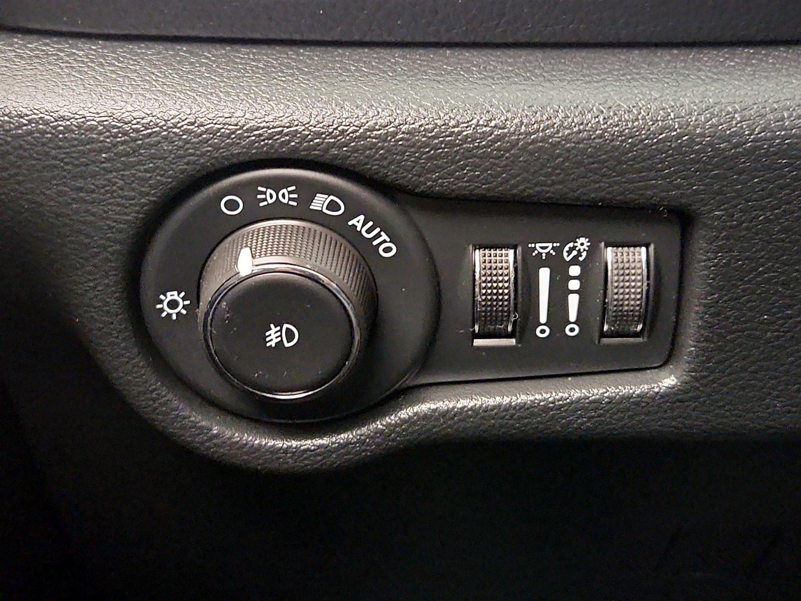 2024 Chrysler Pacifica Touring - Photo 14