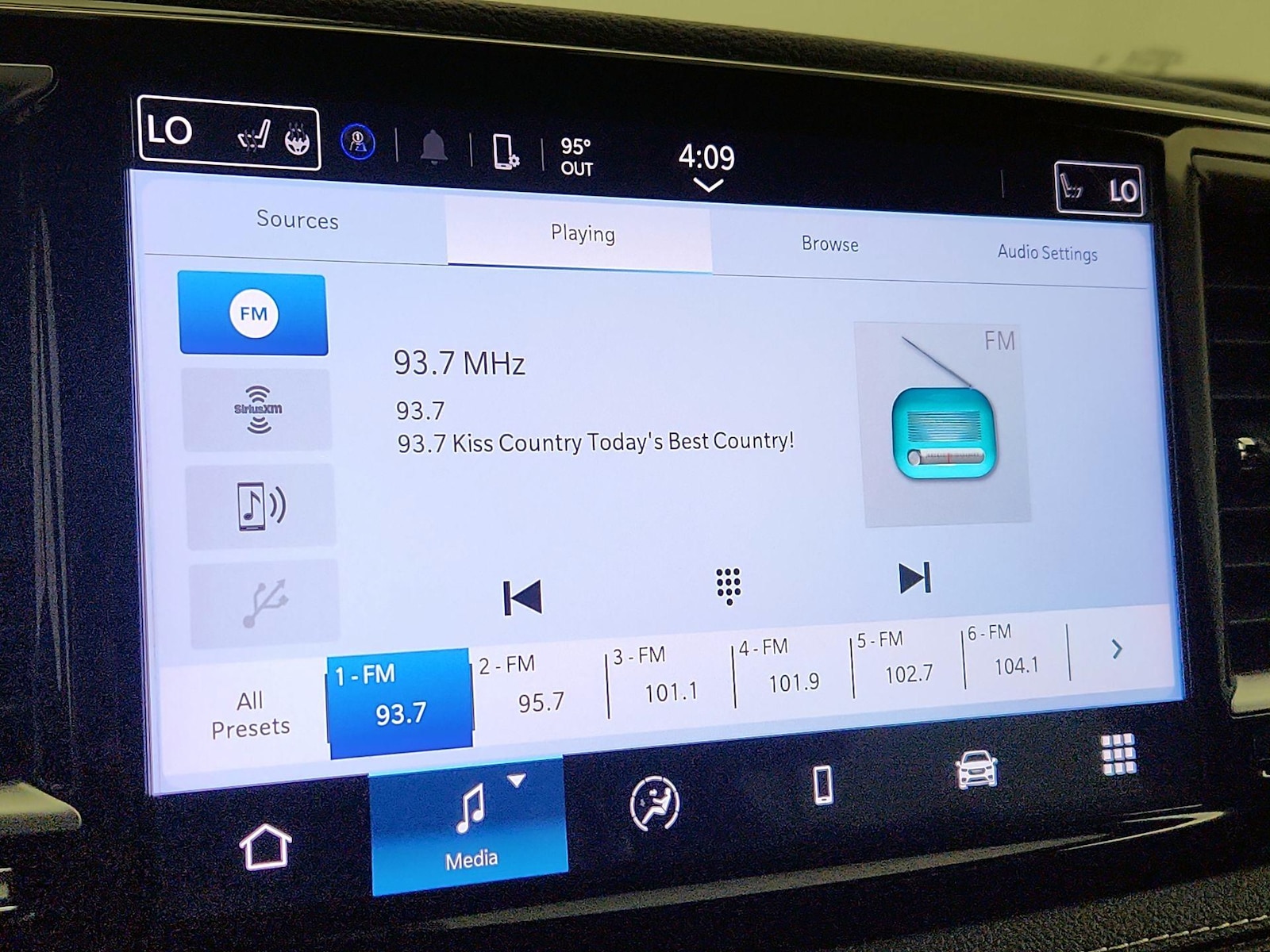 2024 Chrysler Pacifica Touring - Photo 16