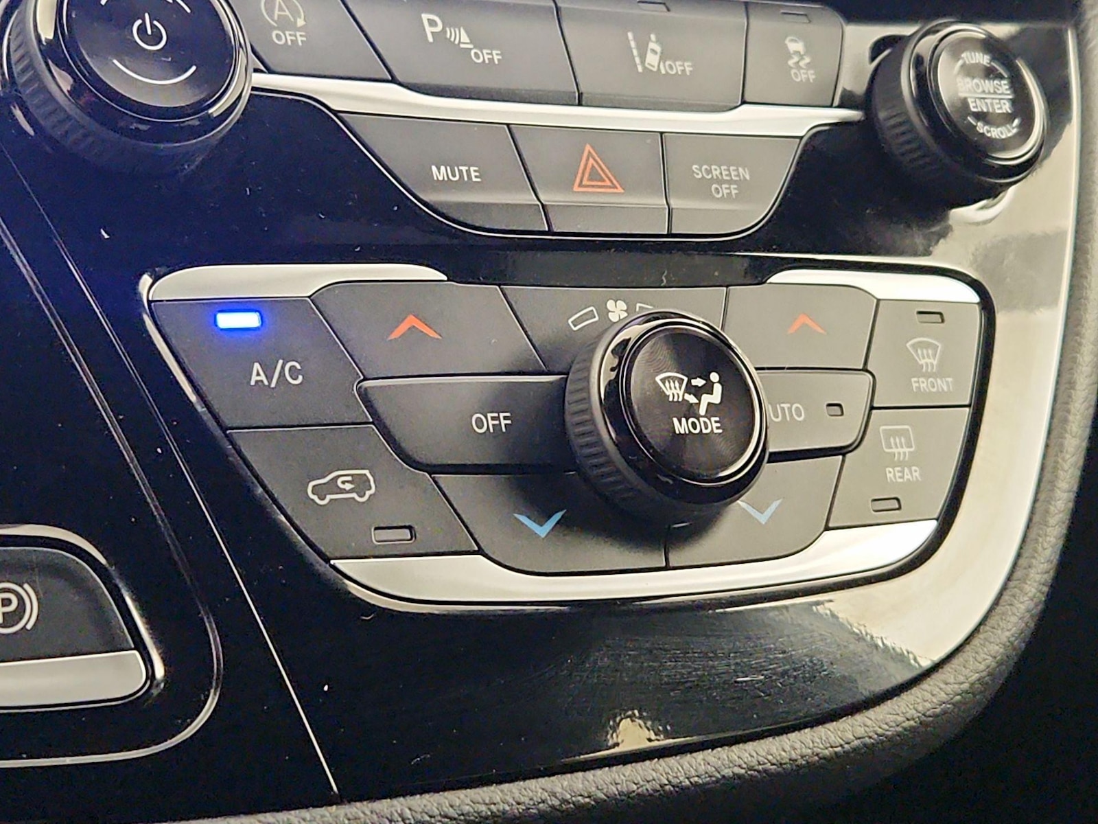 2024 Chrysler Pacifica Touring - Photo 17
