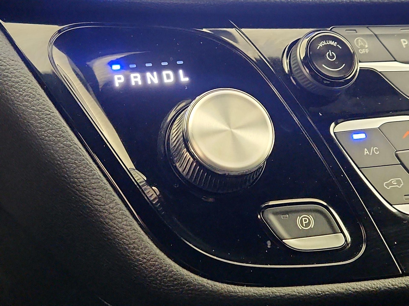 2024 Chrysler Pacifica Touring - Photo 18