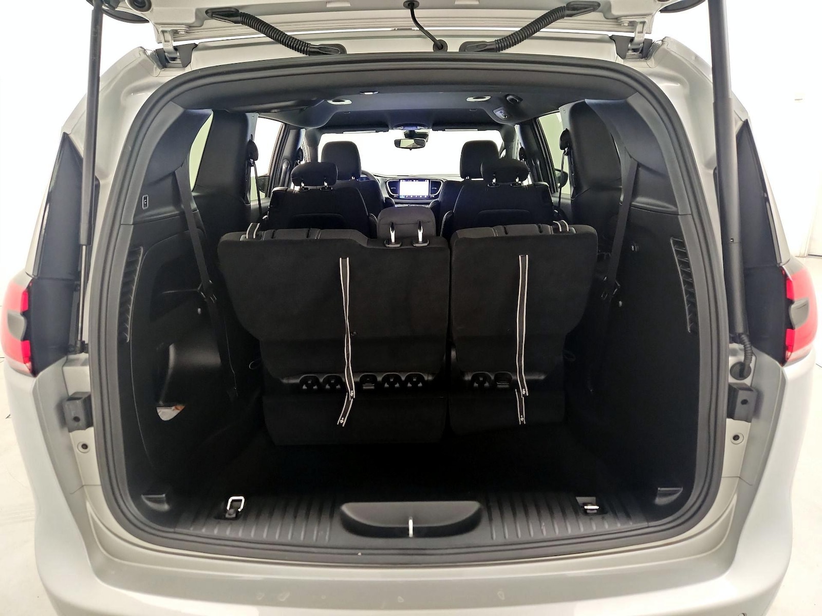 2024 Chrysler Pacifica Touring - Photo 22