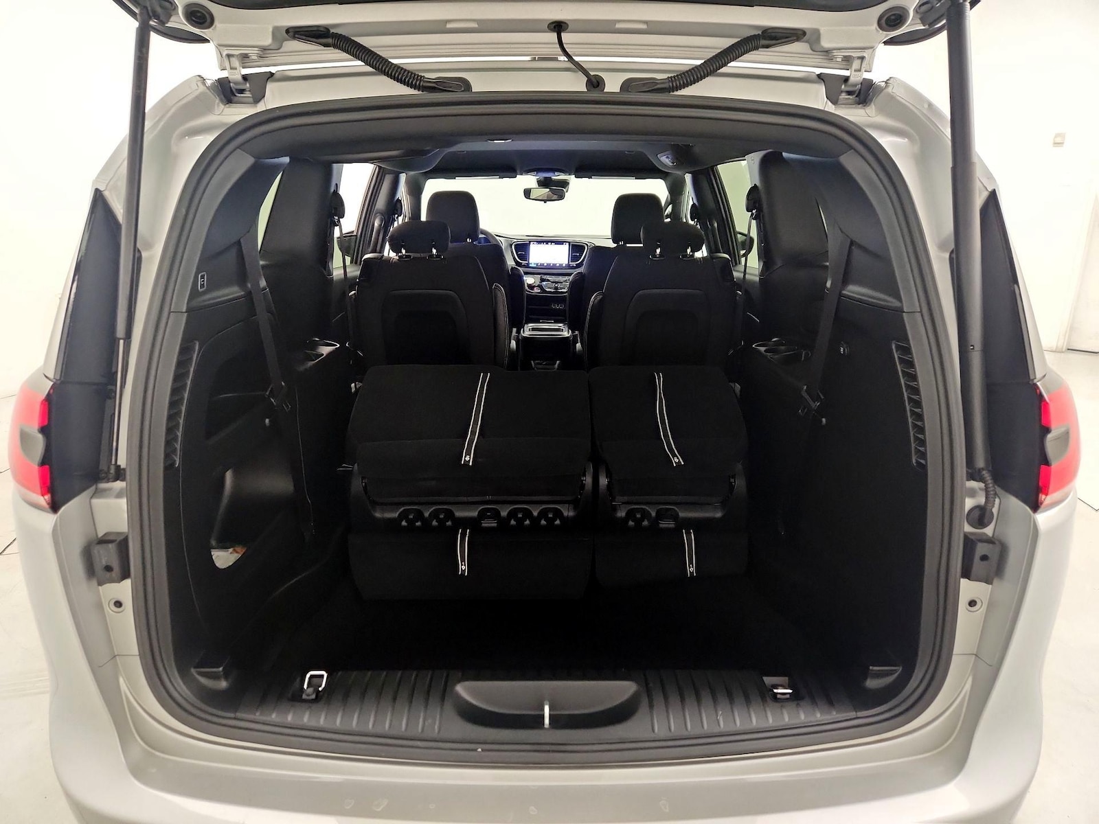 2024 Chrysler Pacifica Touring - Photo 23