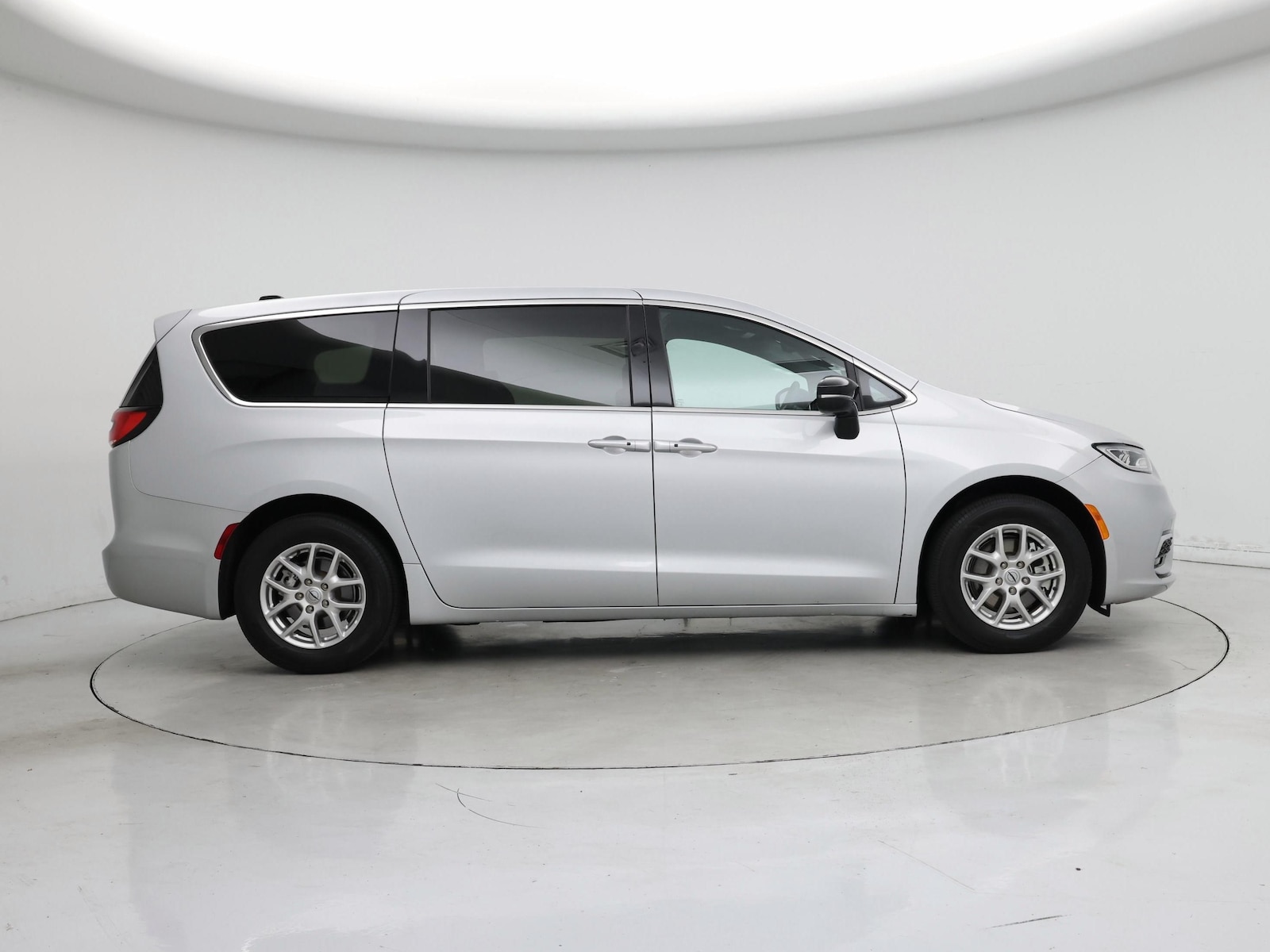2024 Chrysler Pacifica Touring - Photo 8