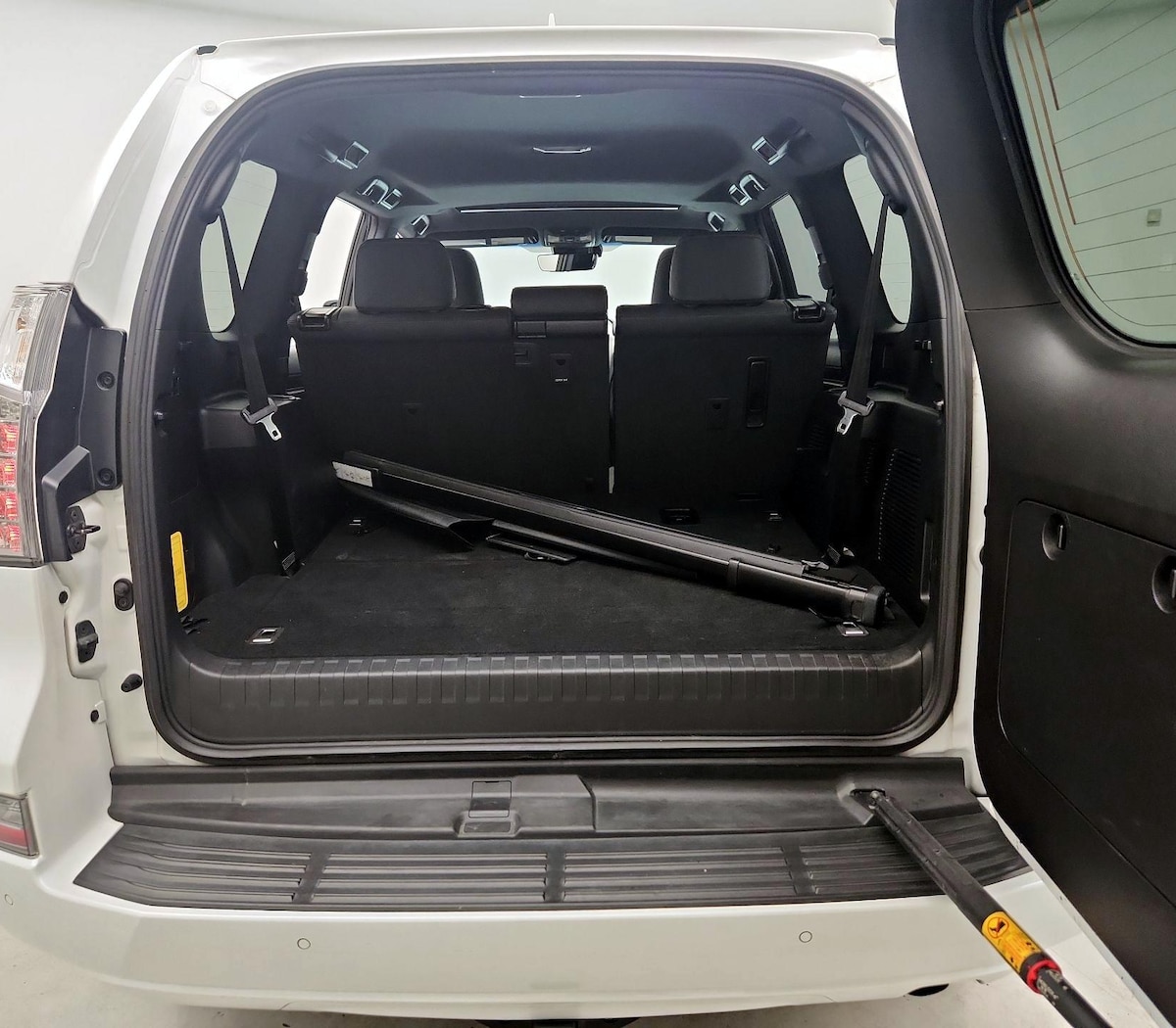 Trunk/Cargo (Seats Up)
