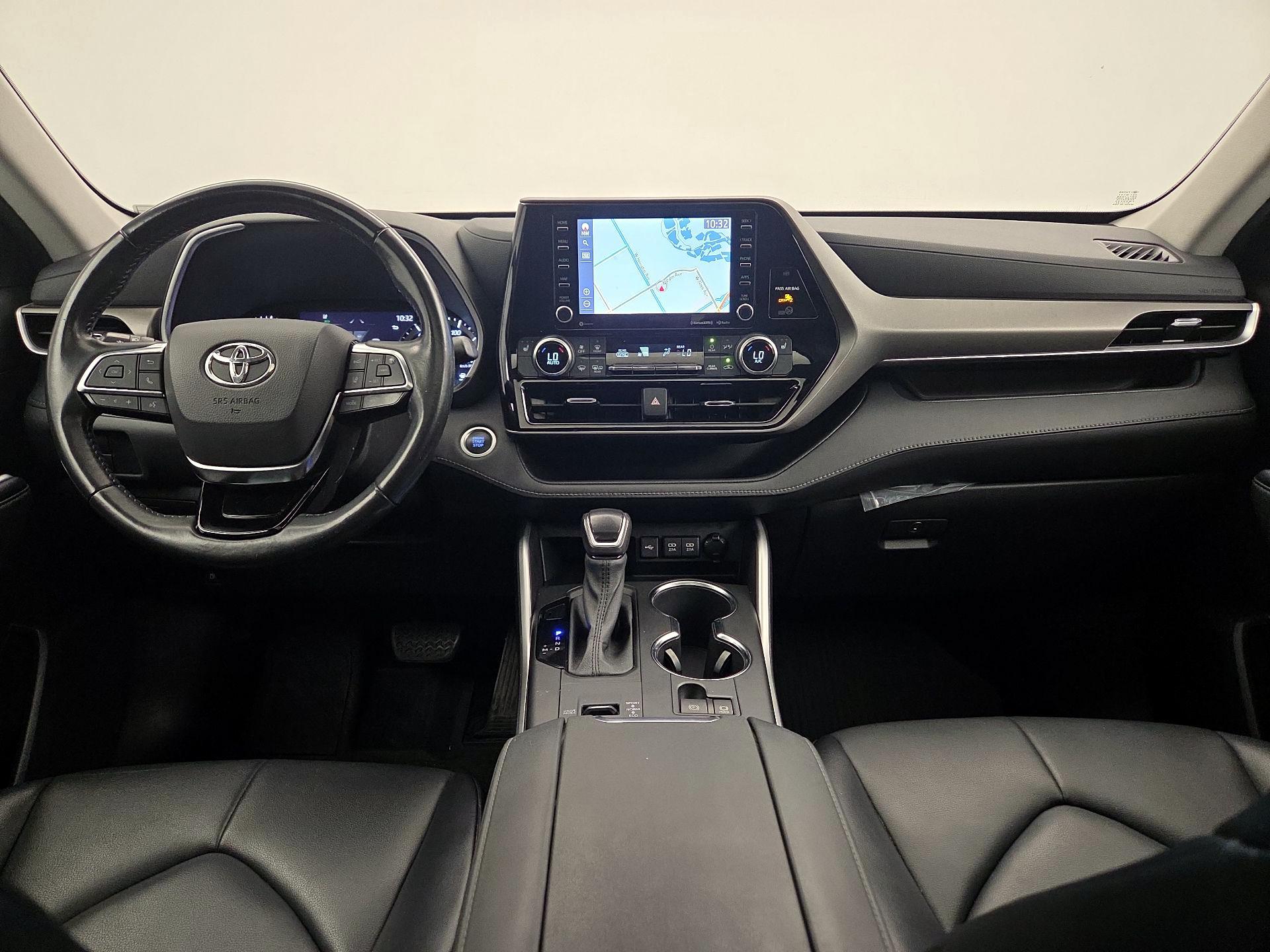 Silver 2021 Toyota Highlander SUV / Crossover Front-Wheel Drive Automatic