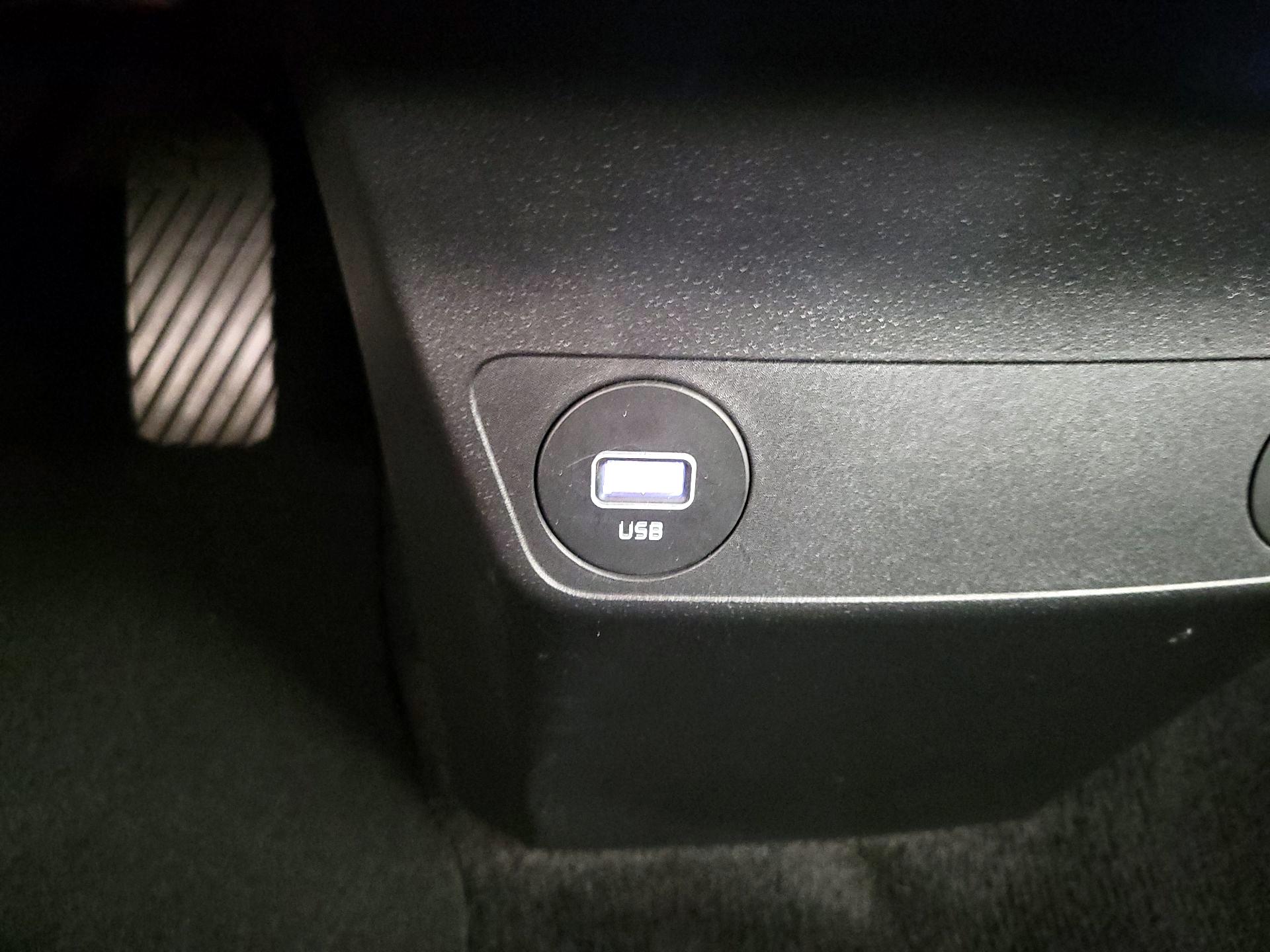 Thumbnail: 2022 Kia EV6 - 19