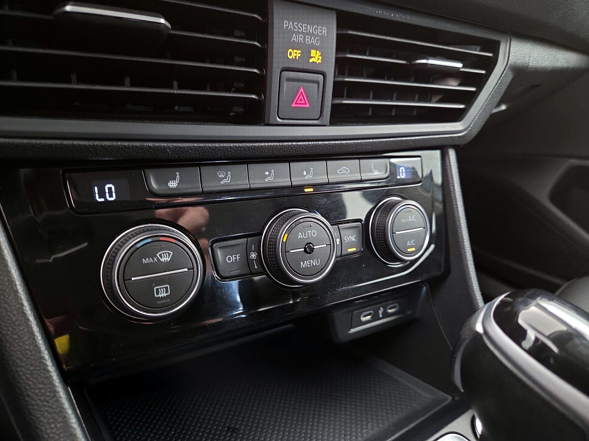 Thumbnail: 2024 Volkswagen Jetta - 16