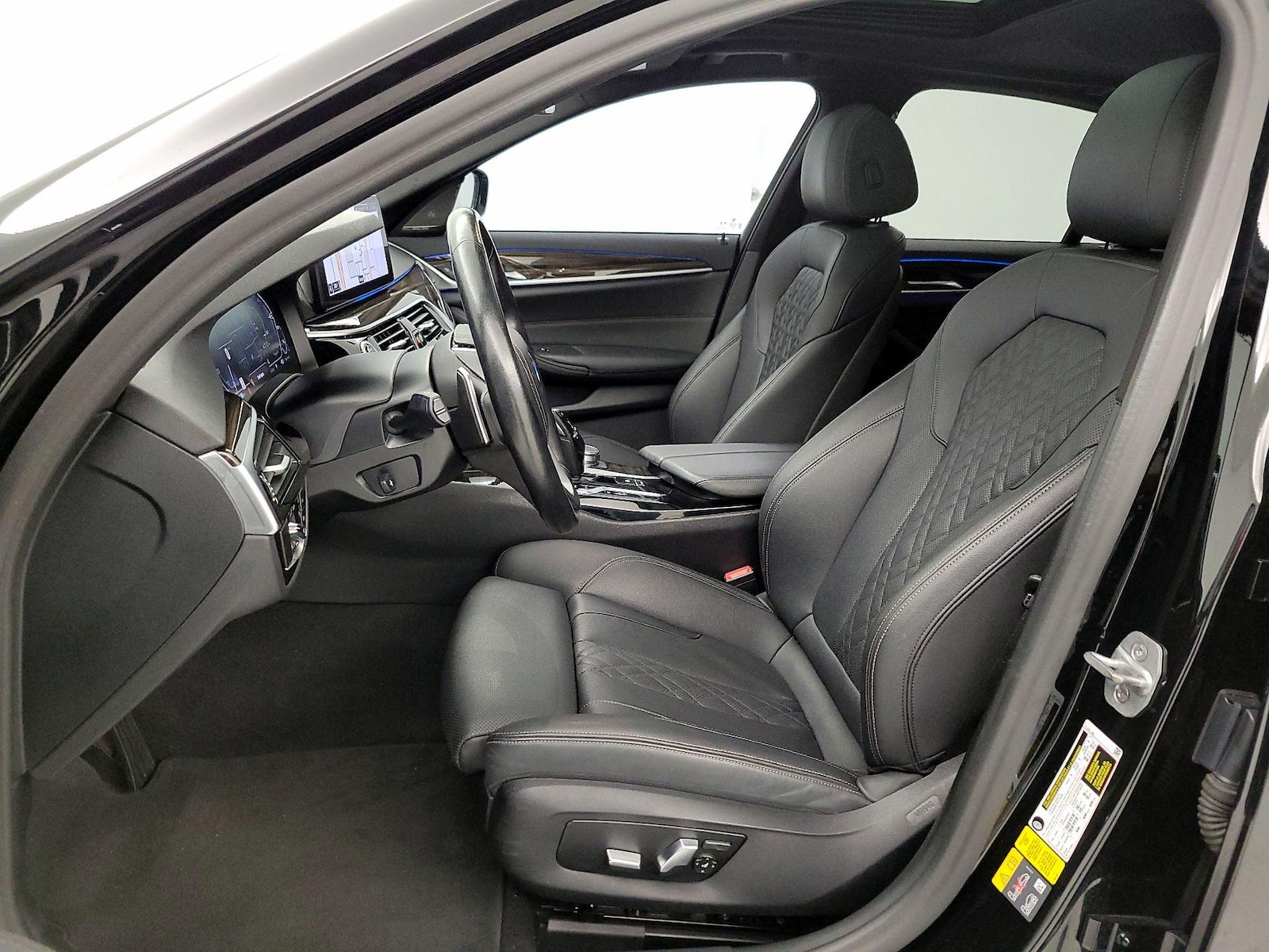 2023 BMW 5 Series 530e - Photo 12