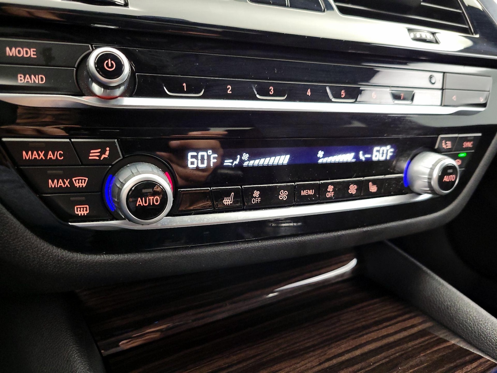 2023 BMW 5 Series 530e - Photo 18