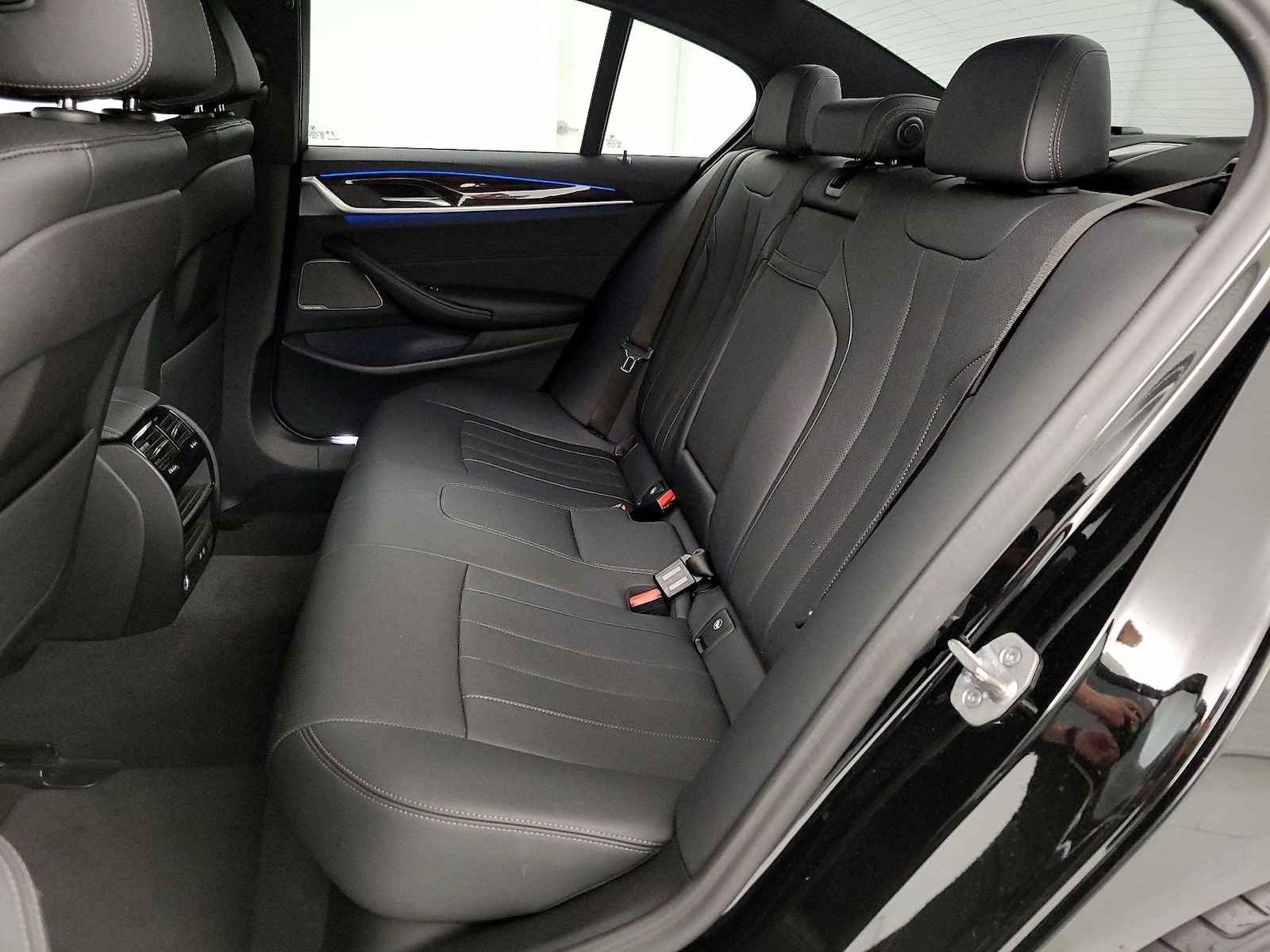 2023 BMW 5 Series 530e - Photo 22