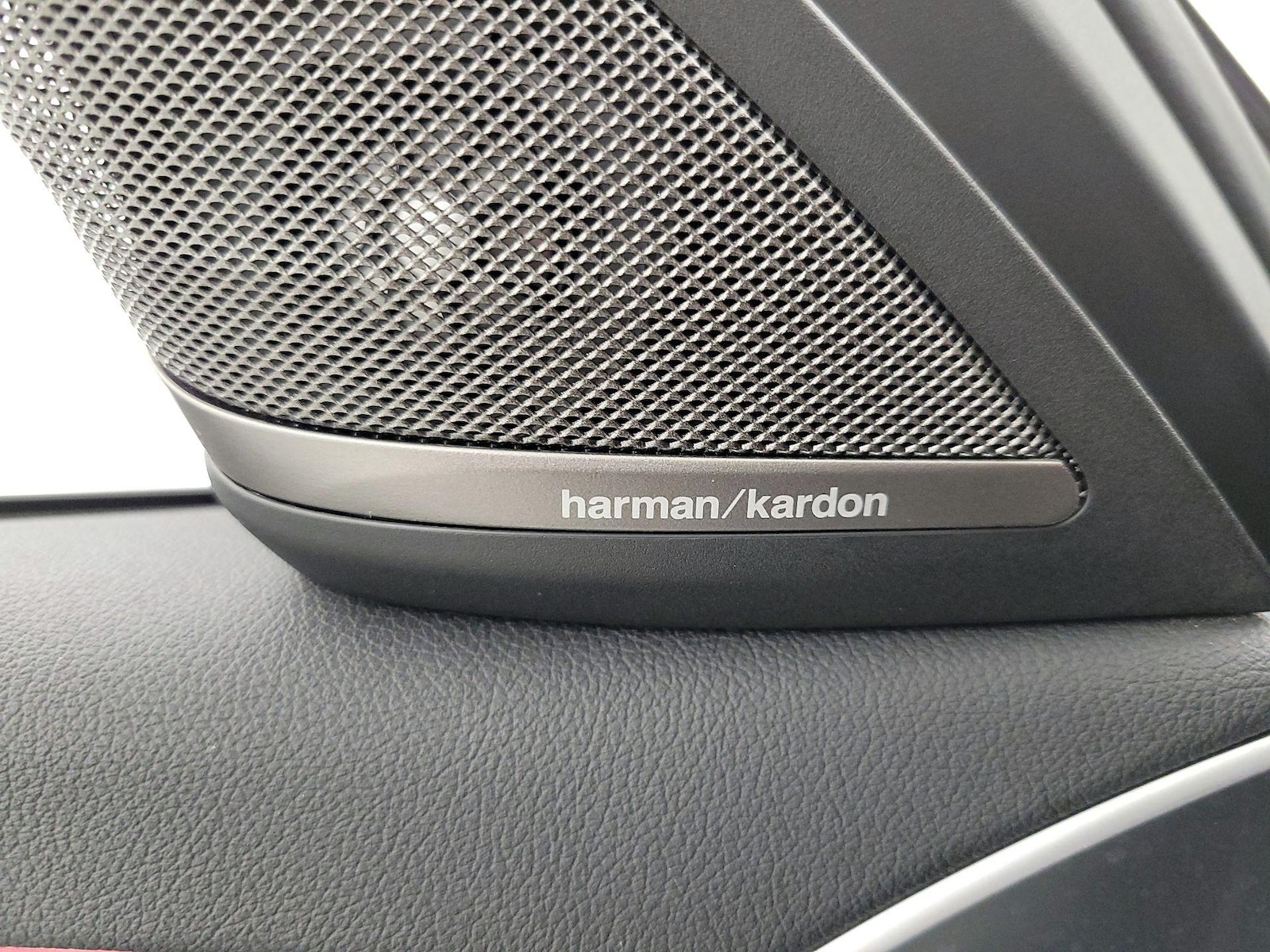2023 BMW 5 Series 530e - Photo 25