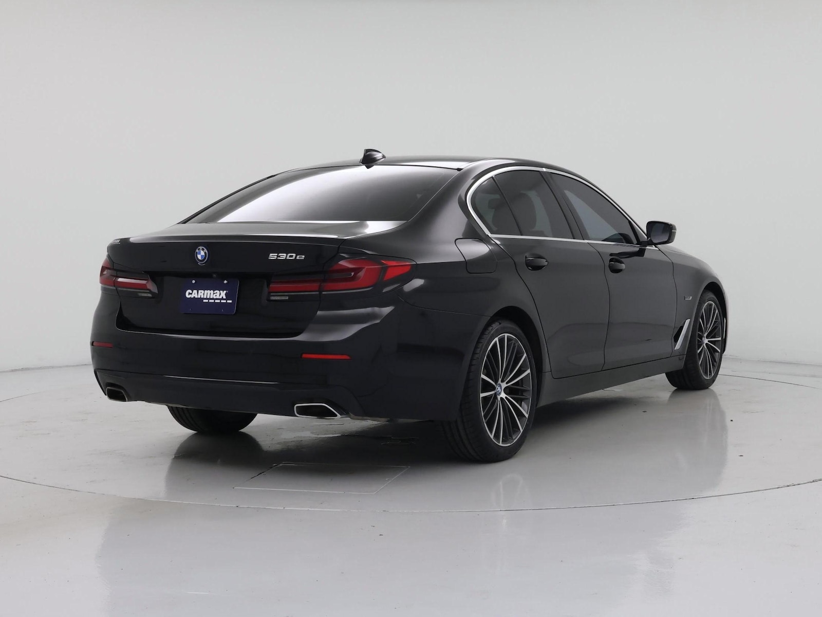 2023 BMW 5 Series 530e - Photo 9