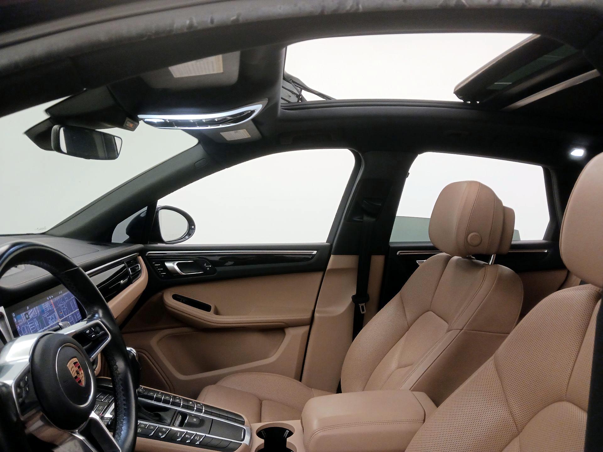 Thumbnail: 2020 Porsche Macan - 20