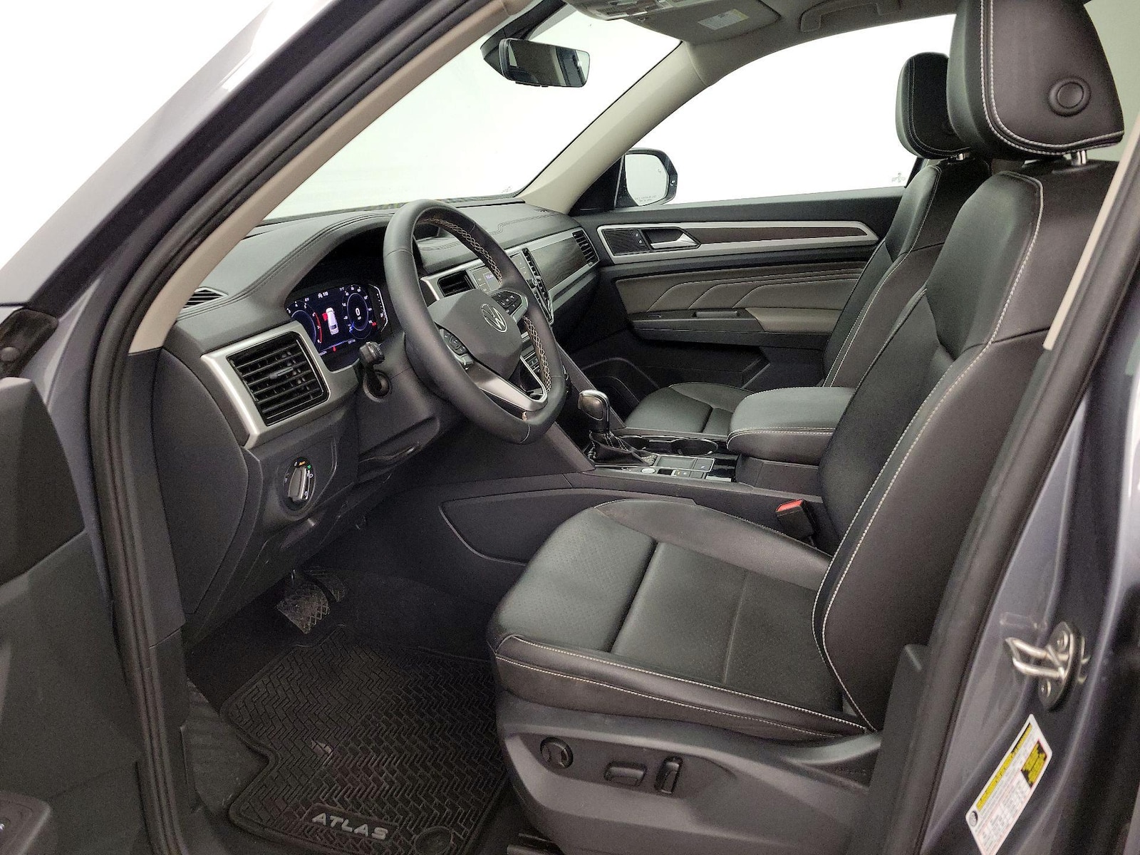 2023 Volkswagen Atlas SE w/Tech - Photo 12
