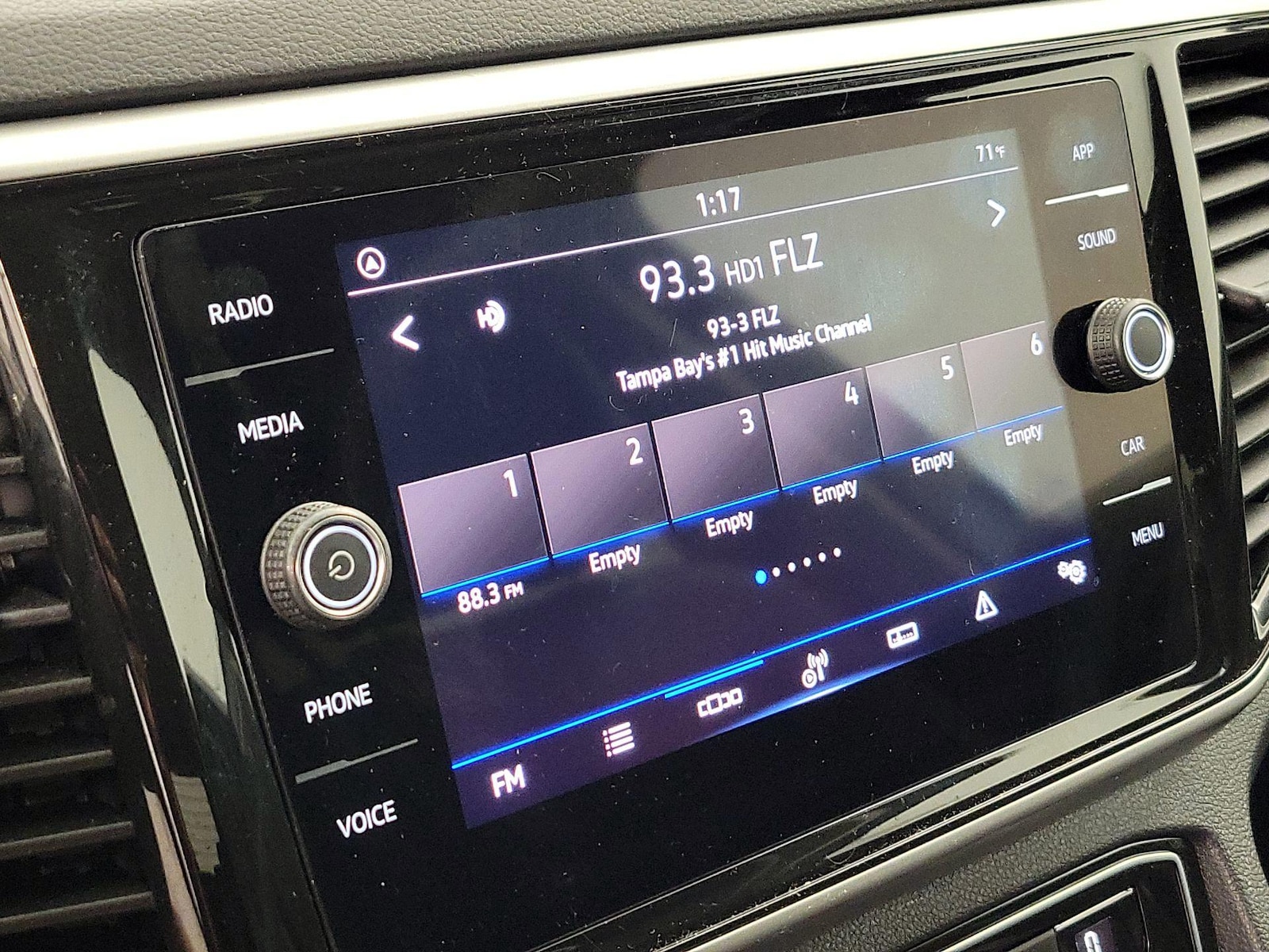 2023 Volkswagen Atlas SE w/Tech - Photo 16