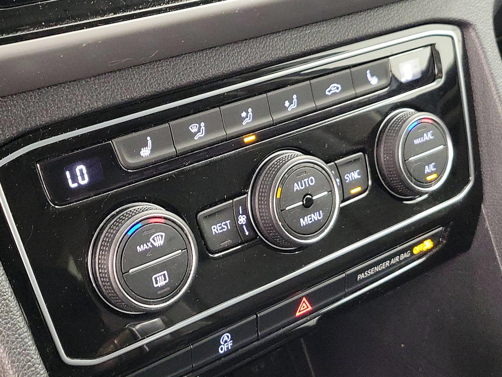 2023 Volkswagen Atlas SE w/Tech - Photo 17
