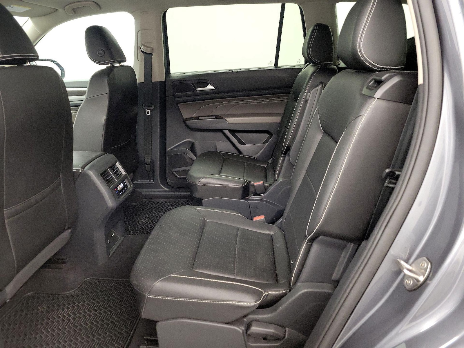 2023 Volkswagen Atlas SE w/Tech - Photo 21