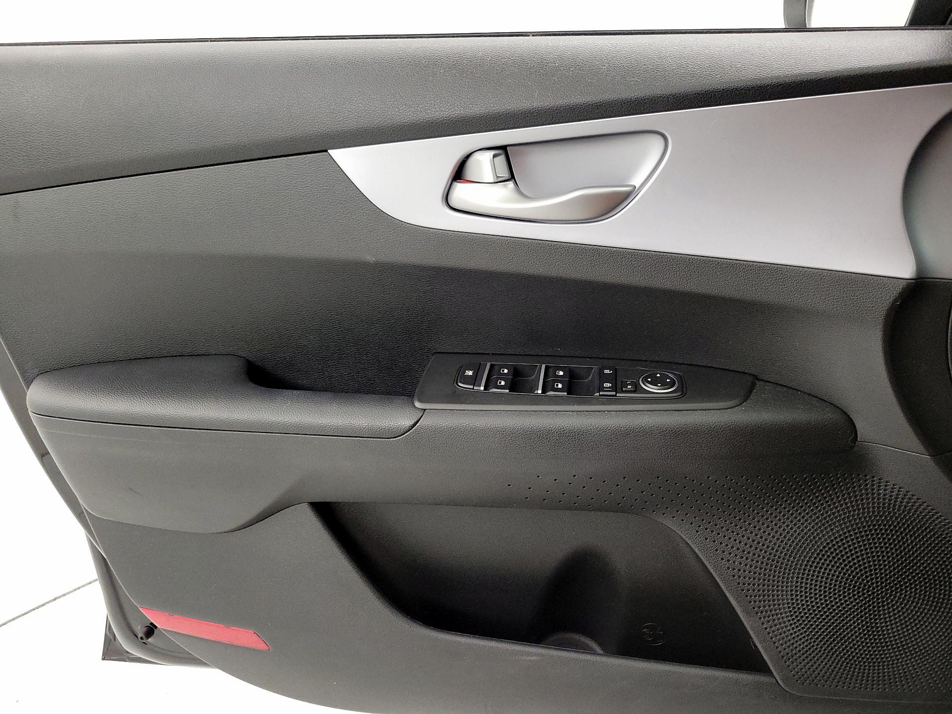 Thumbnail: 2022 Kia Forte - 12