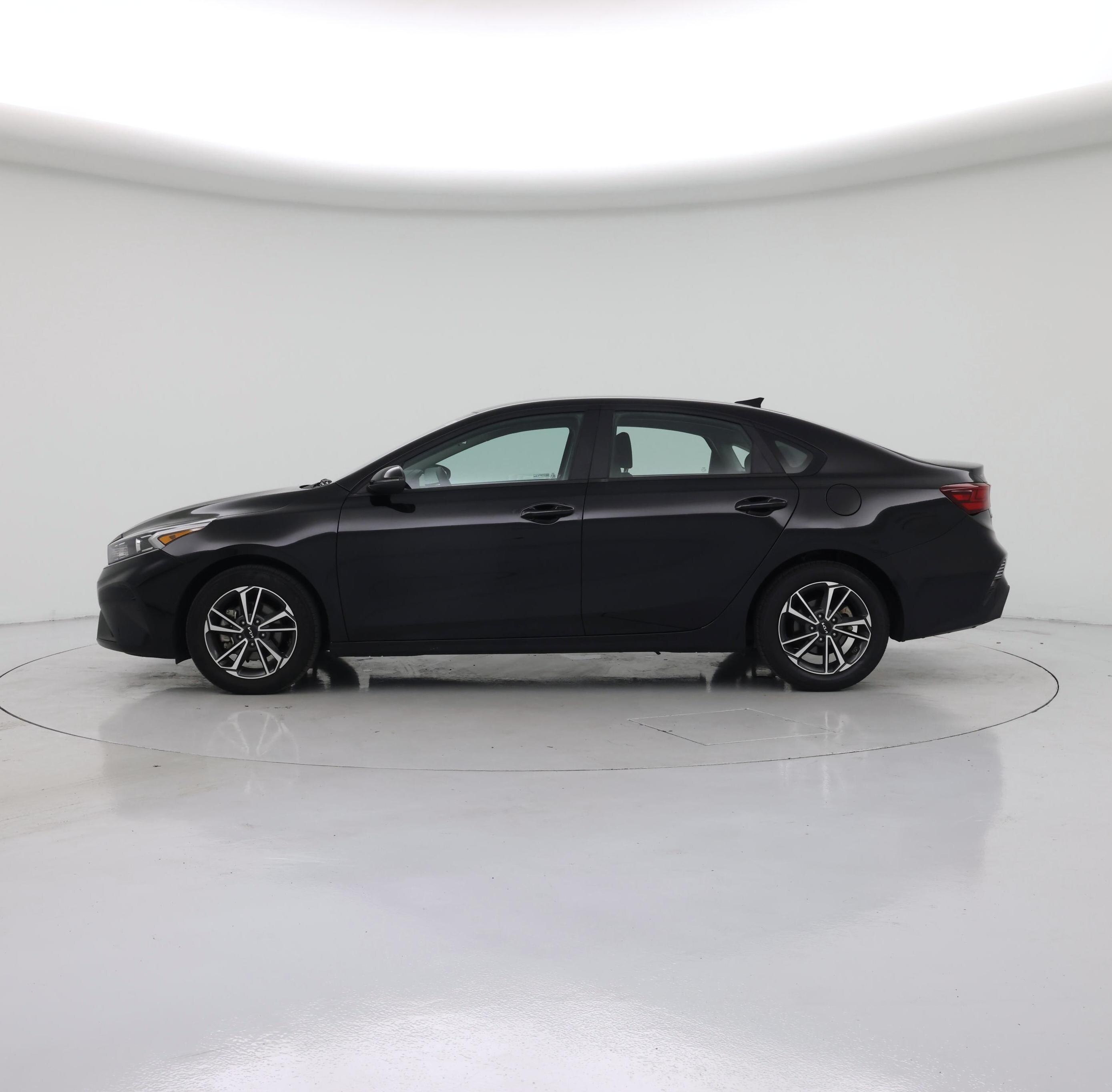 Thumbnail: 2022 Kia Forte - 3