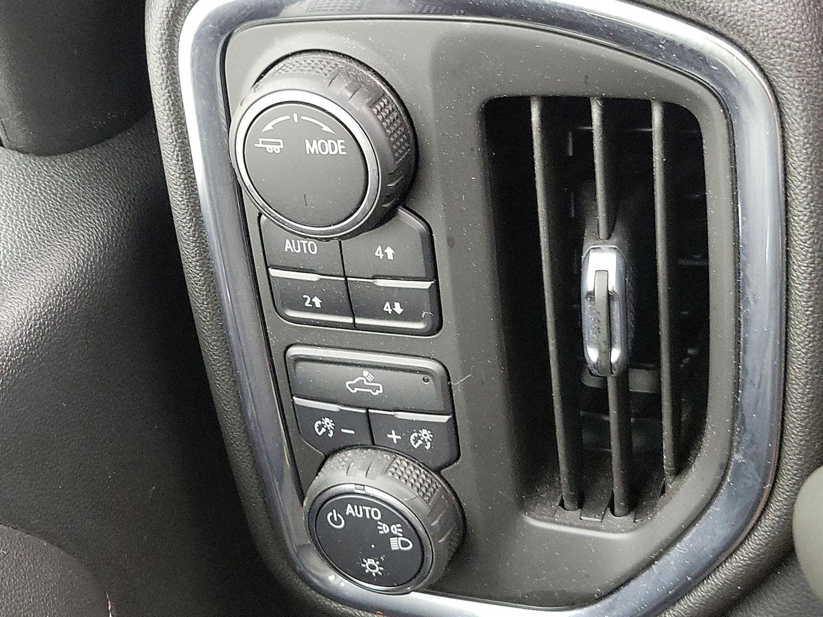 2021 Chevrolet Silverado 1500 LT - Photo 14