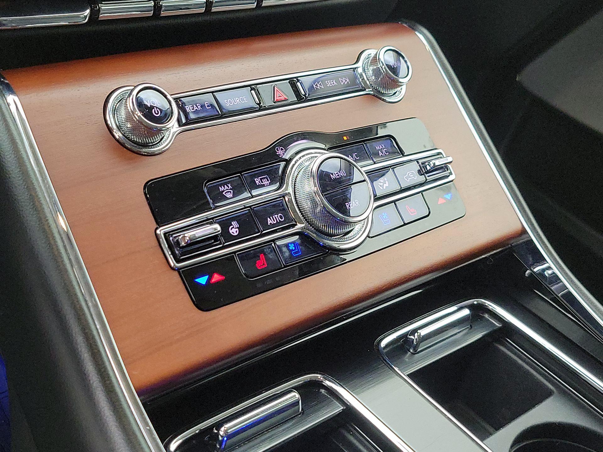 Thumbnail: 2022 Lincoln Aviator - 17