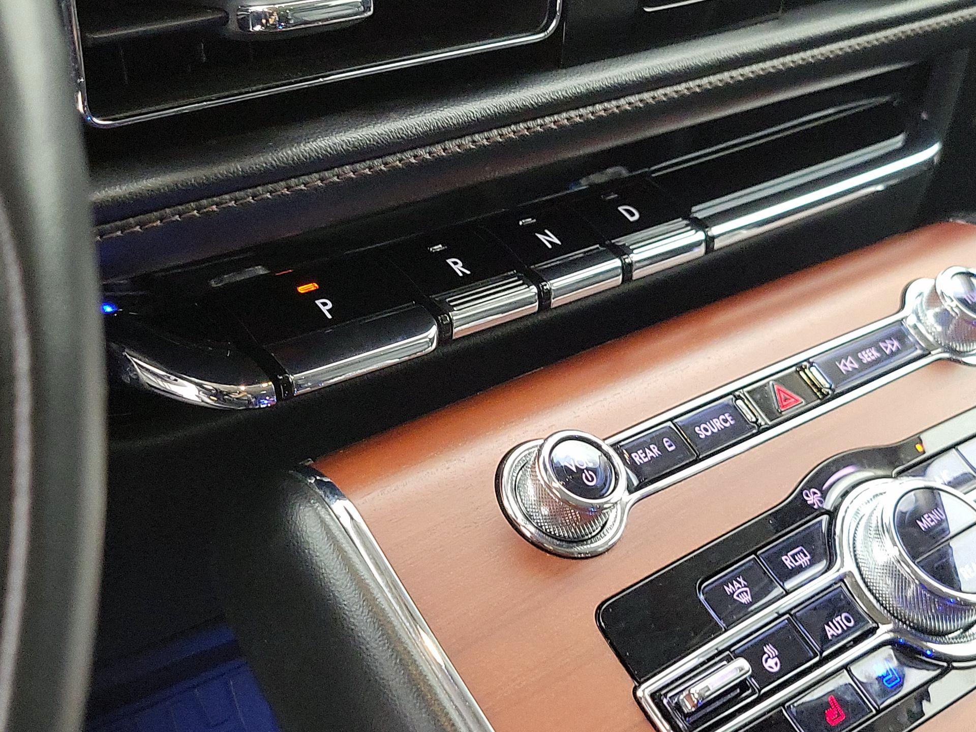 Thumbnail: 2022 Lincoln Aviator - 18